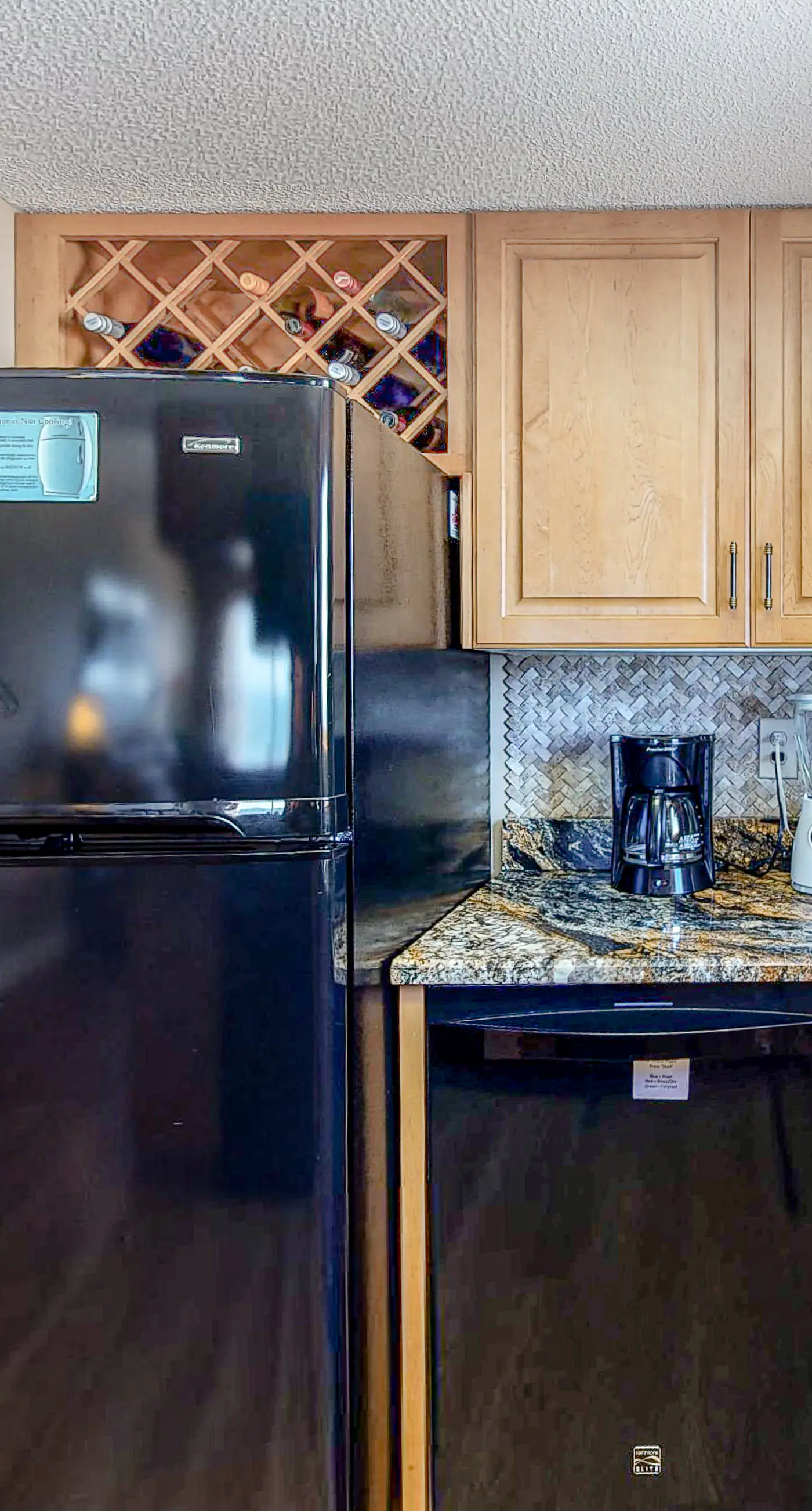 Gulf-front condo on 5th floor with amazing views, on-site pool & balcony