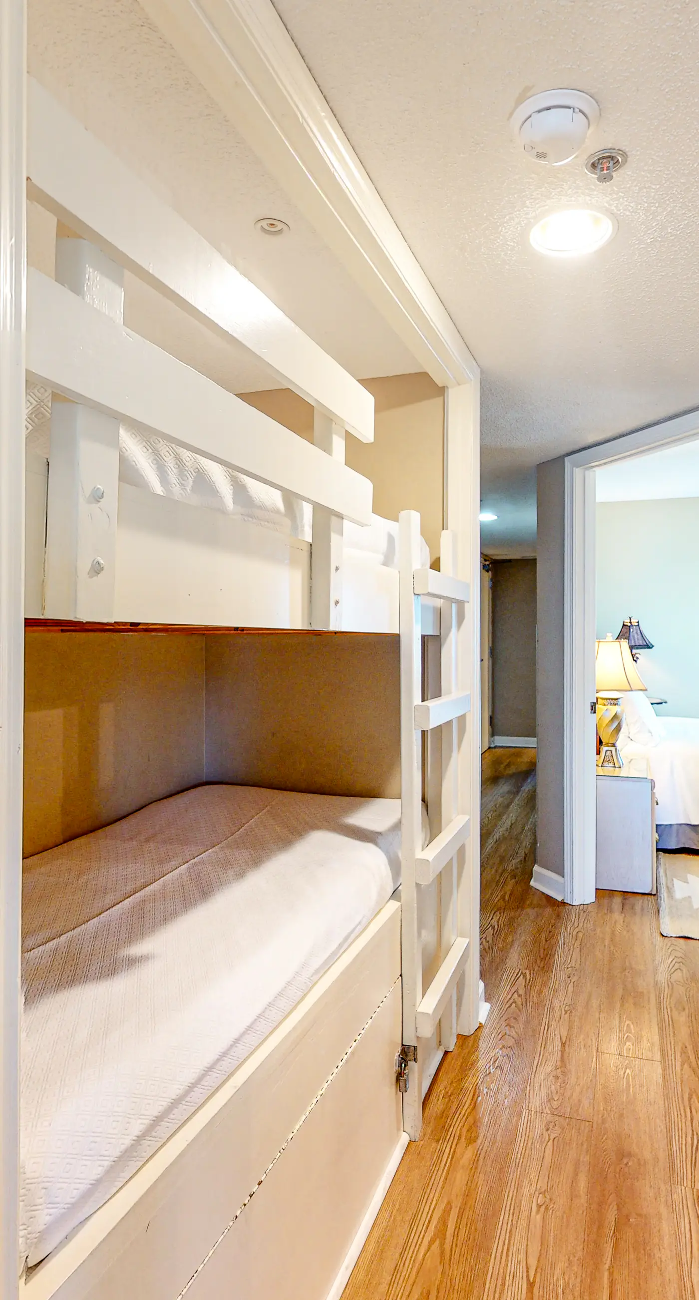 Gulf-front condo on 5th floor with amazing views, on-site pool & balcony