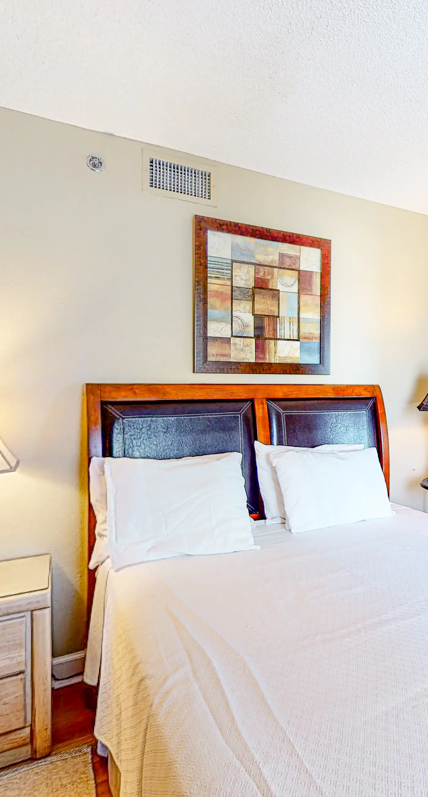 Gulf-front condo on 5th floor with amazing views, on-site pool & balcony