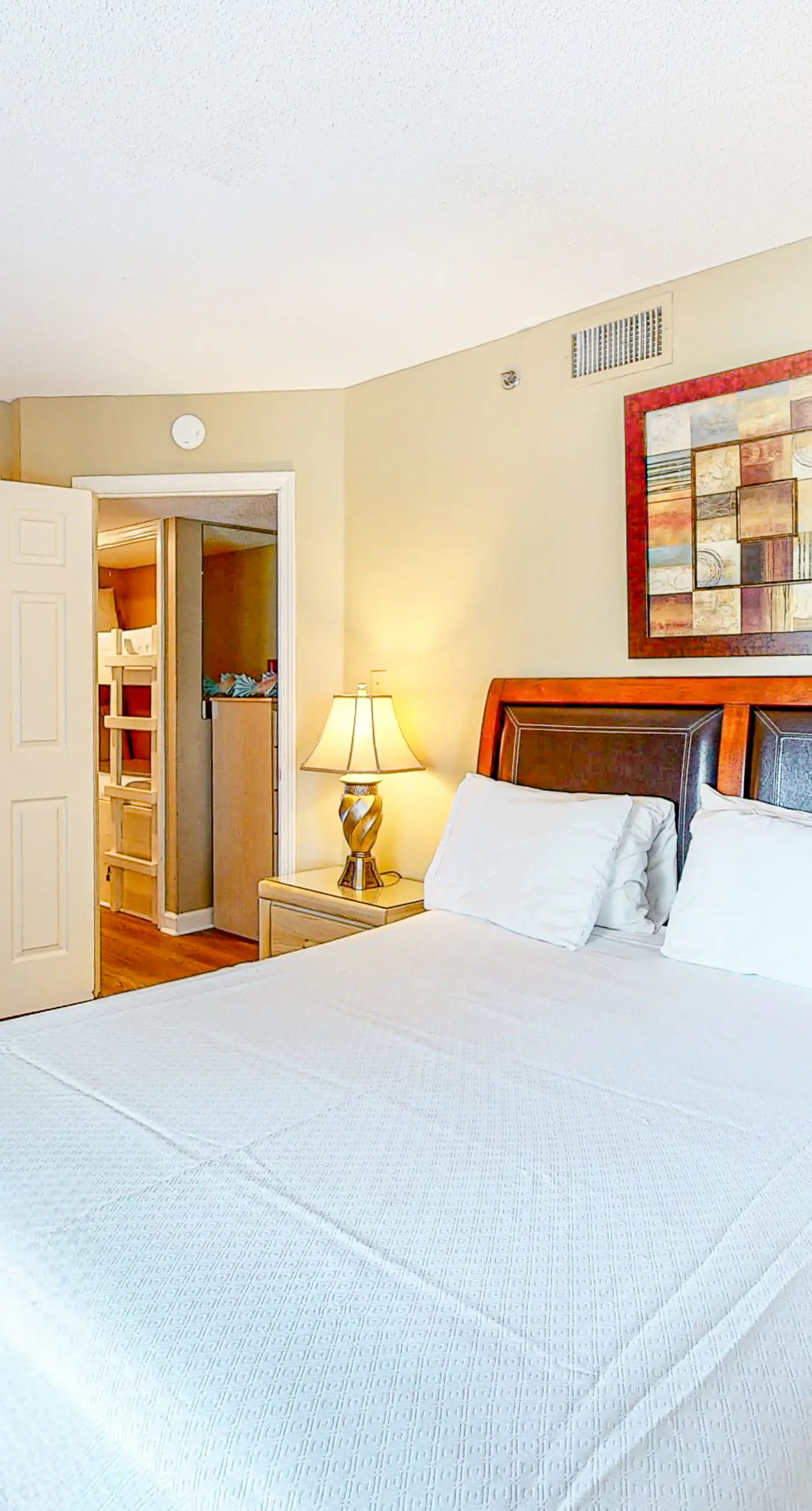 Gulf-front condo on 5th floor with amazing views, on-site pool & balcony