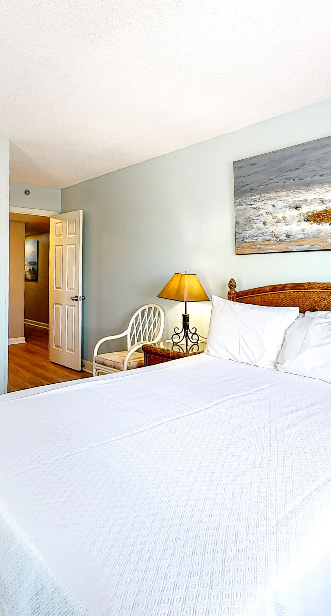 Gulf-front condo on 5th floor with amazing views, on-site pool & balcony