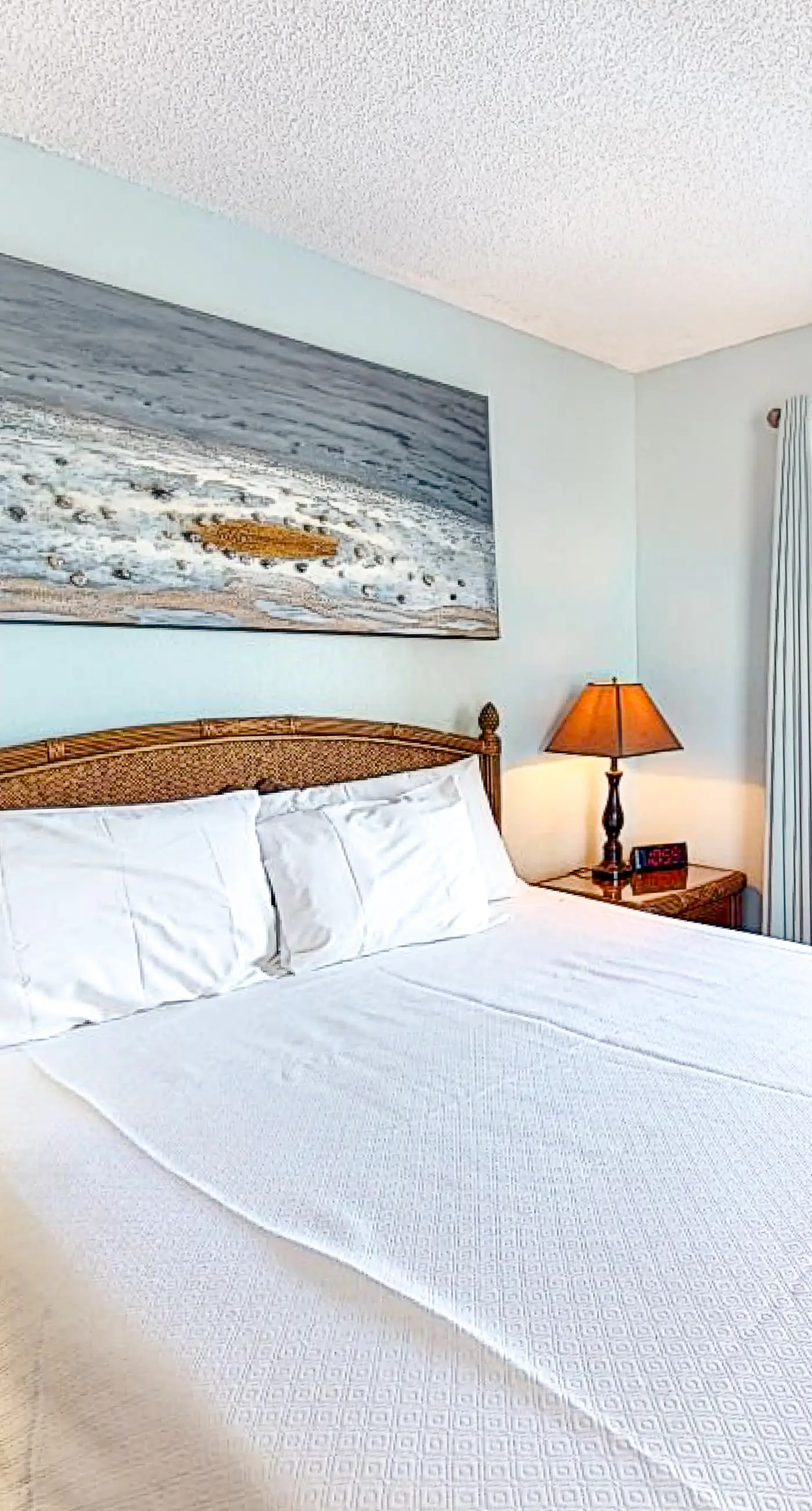 Gulf-front condo on 5th floor with amazing views, on-site pool & balcony