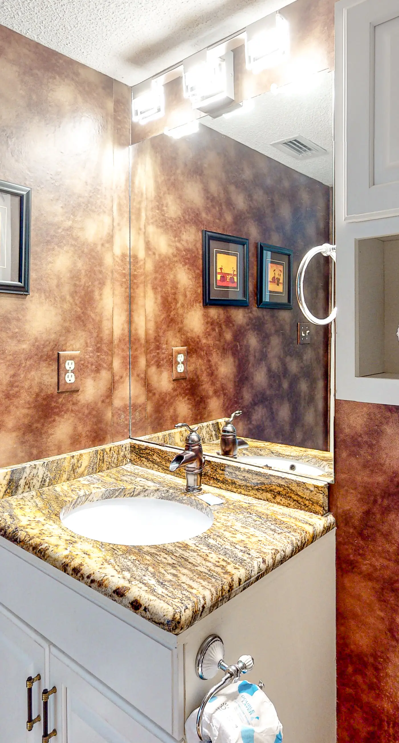 Gulf-front condo on 5th floor with amazing views, on-site pool & balcony