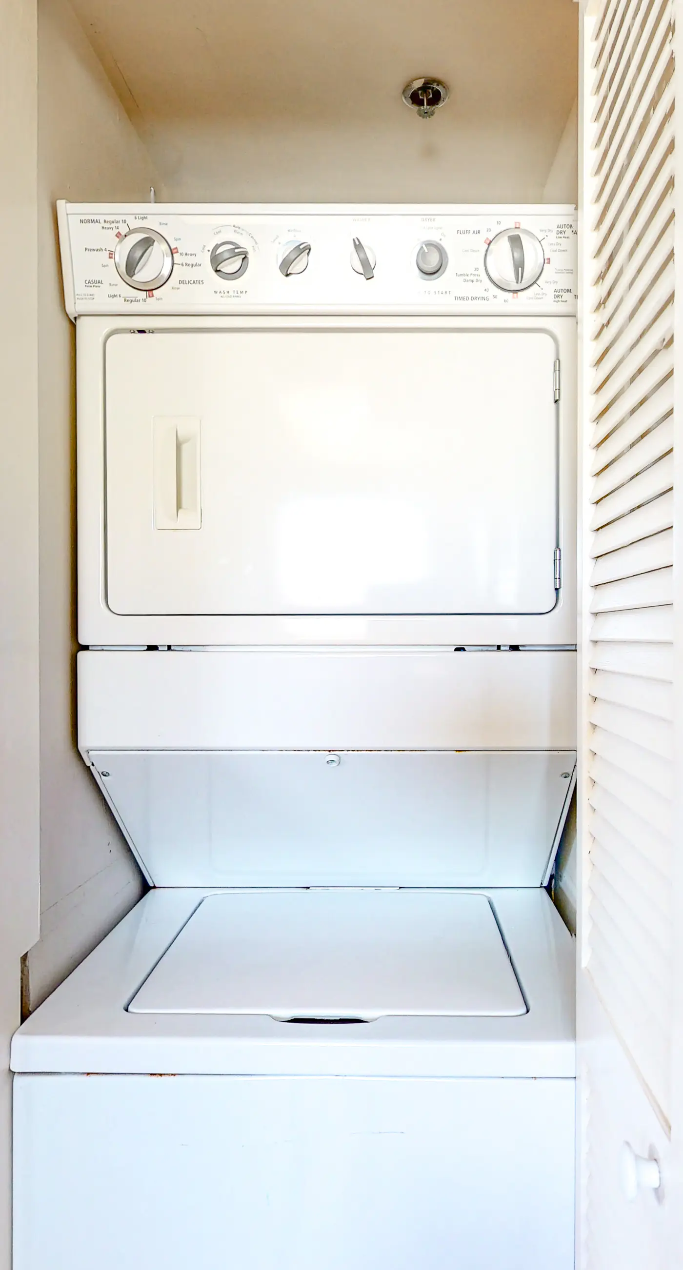 Gulf-front condo on 5th floor with amazing views, on-site pool & balcony