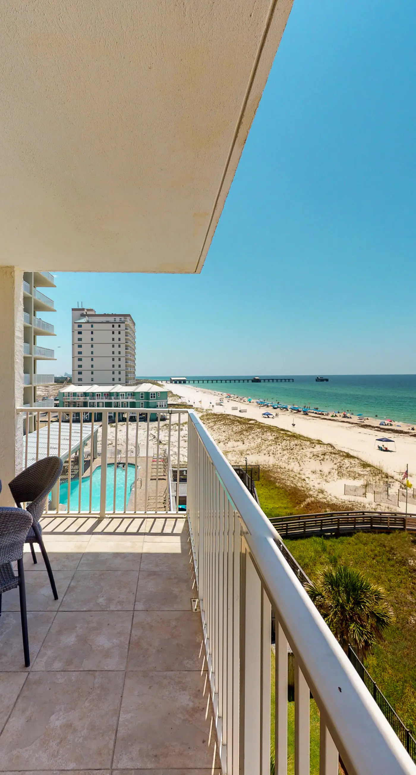 Gulf-front condo on 5th floor with amazing views, on-site pool & balcony