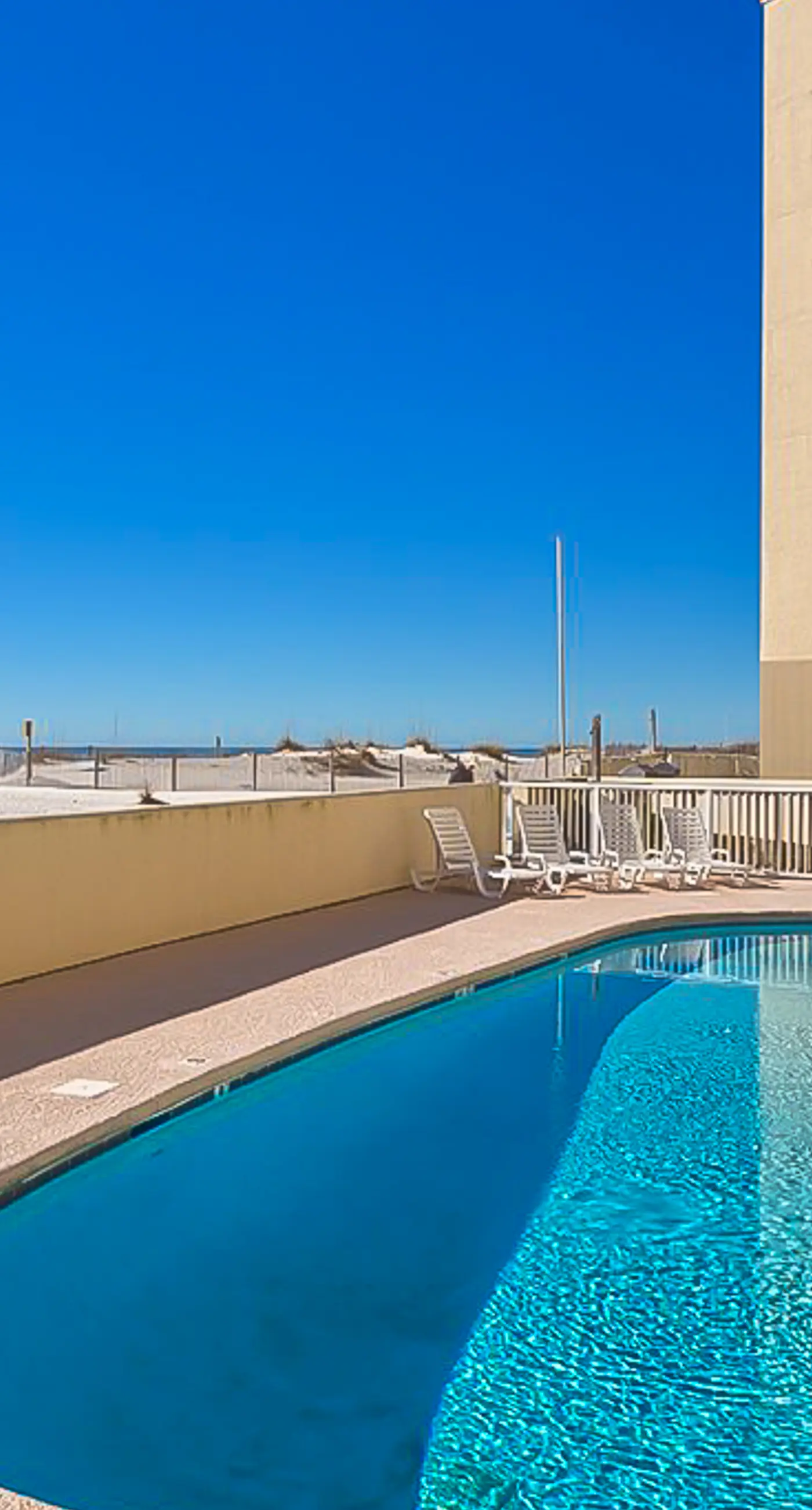 Gulf-front condo on 5th floor with amazing views, on-site pool & balcony