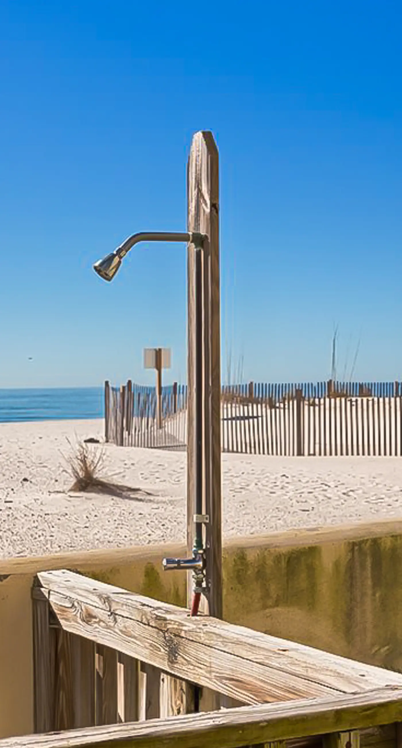 Gulf-front condo on 5th floor with amazing views, on-site pool & balcony