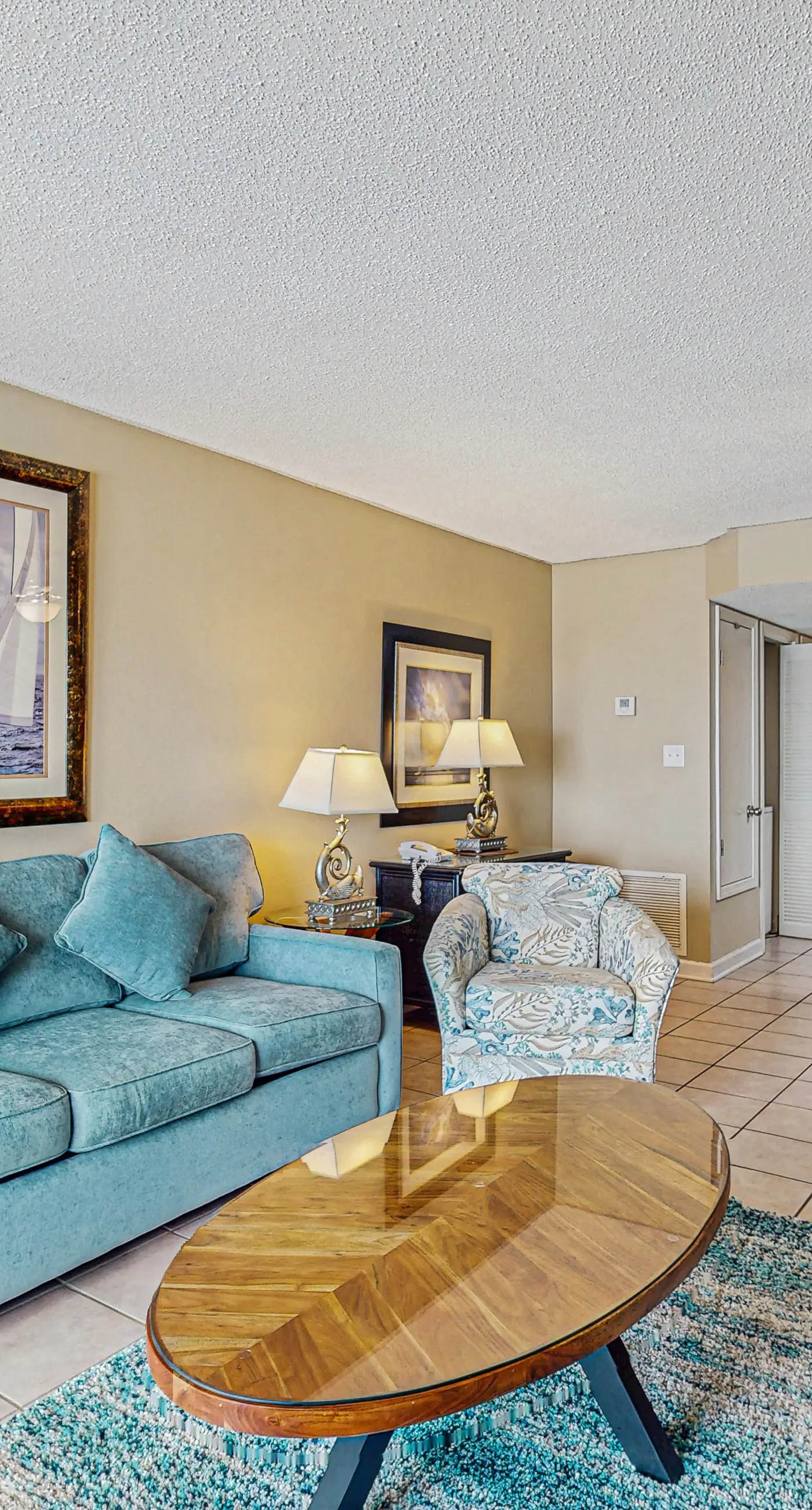 Gulf-front 5th-floor condo with balcony, pool & beach access - snowbird-friendly