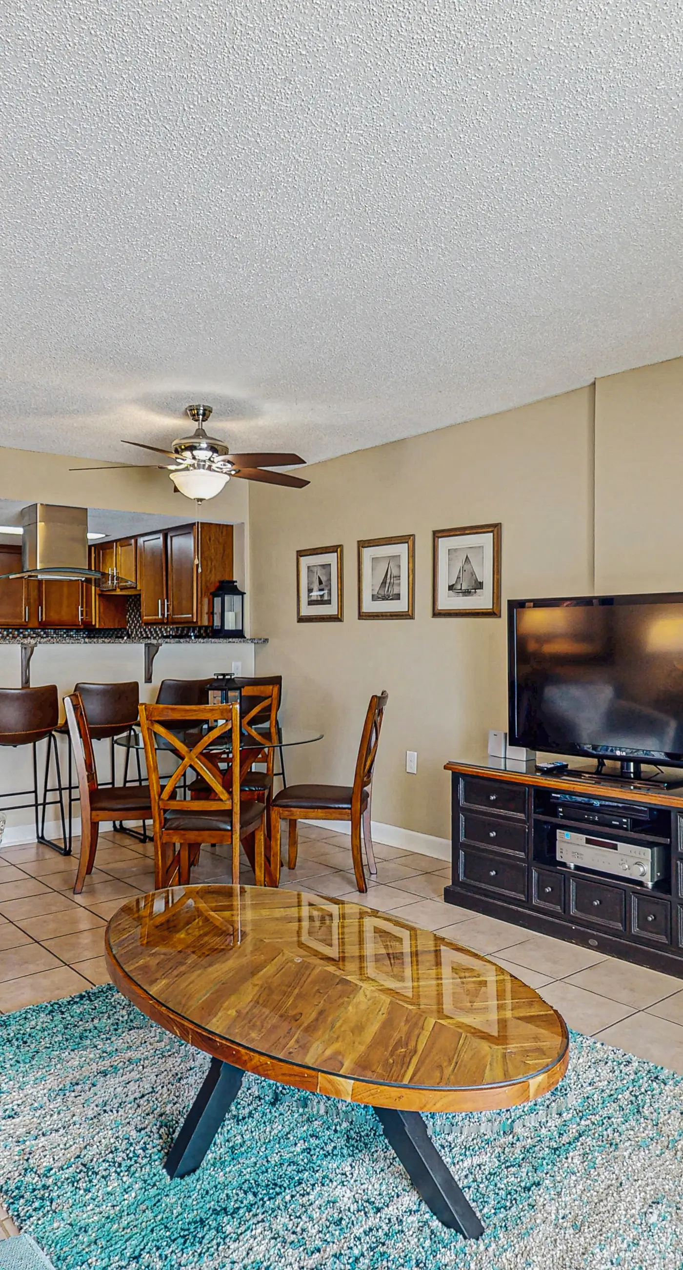 Gulf-front 5th-floor condo with balcony, pool & beach access - snowbird-friendly