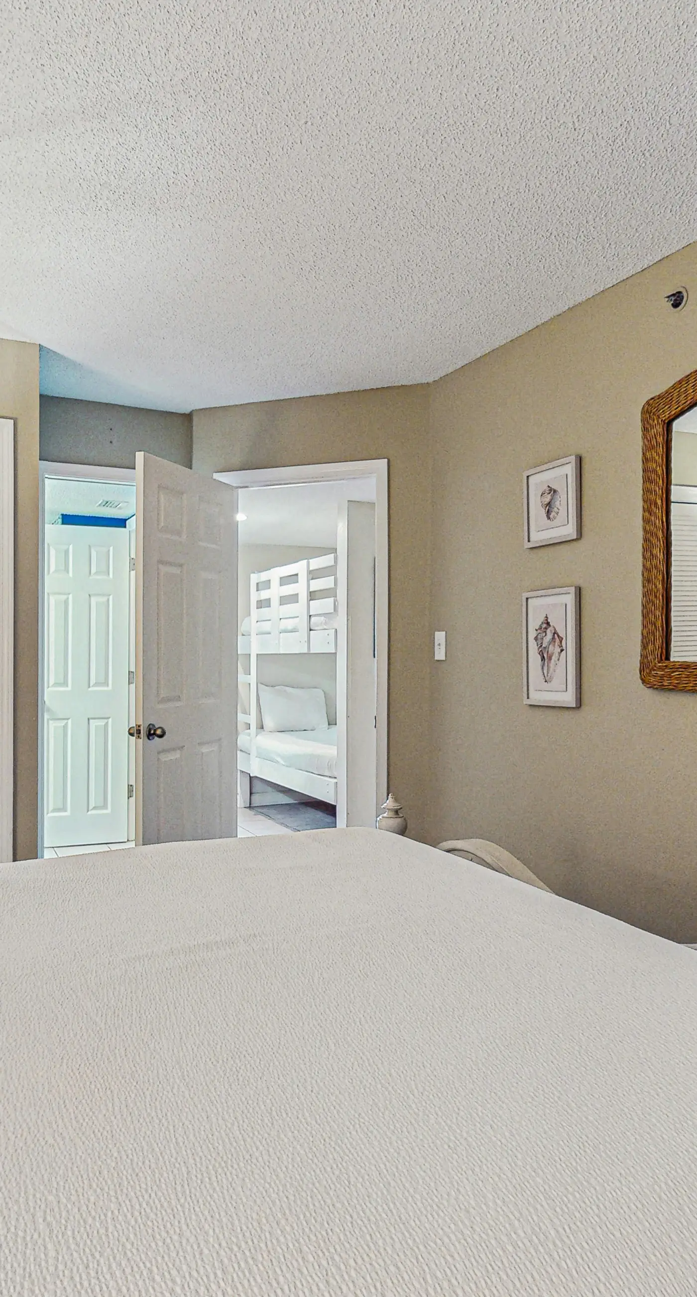 Gulf-front 5th-floor condo with balcony, pool & beach access - snowbird-friendly