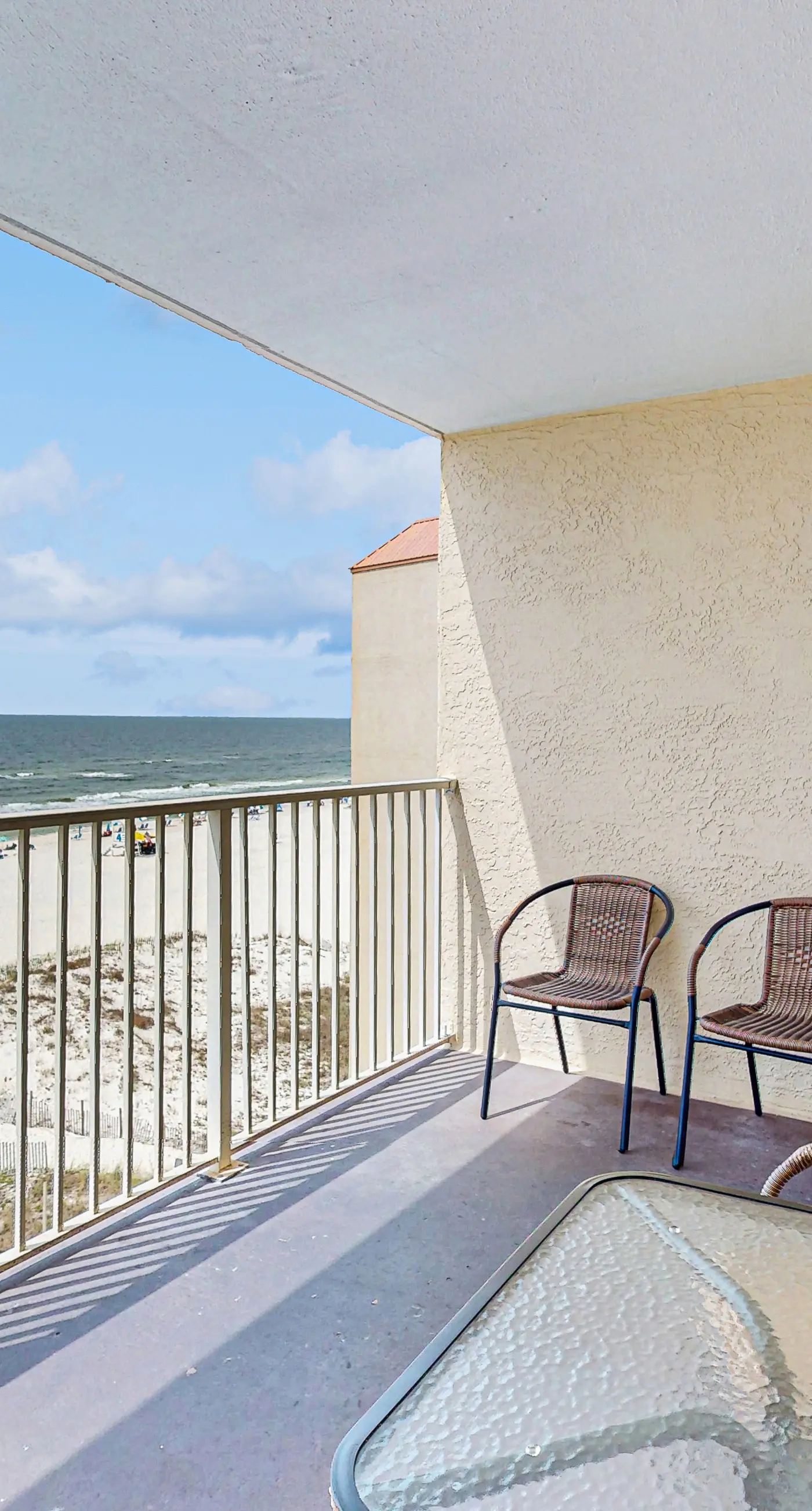 Gulf-front 5th-floor condo with balcony, pool & beach access - snowbird-friendly