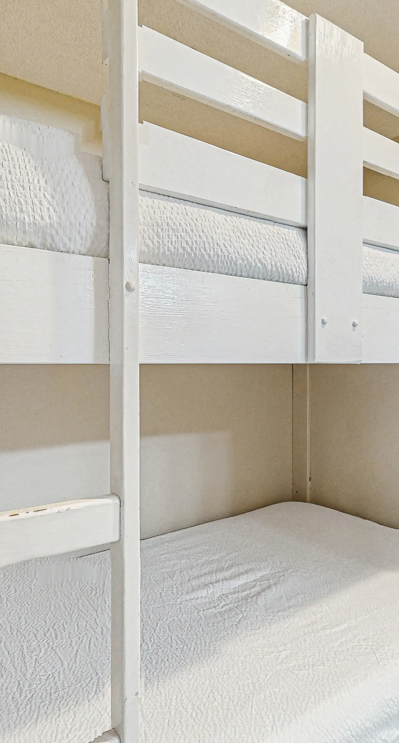 Gulf-front 5th-floor condo with balcony, pool & beach access - snowbird-friendly