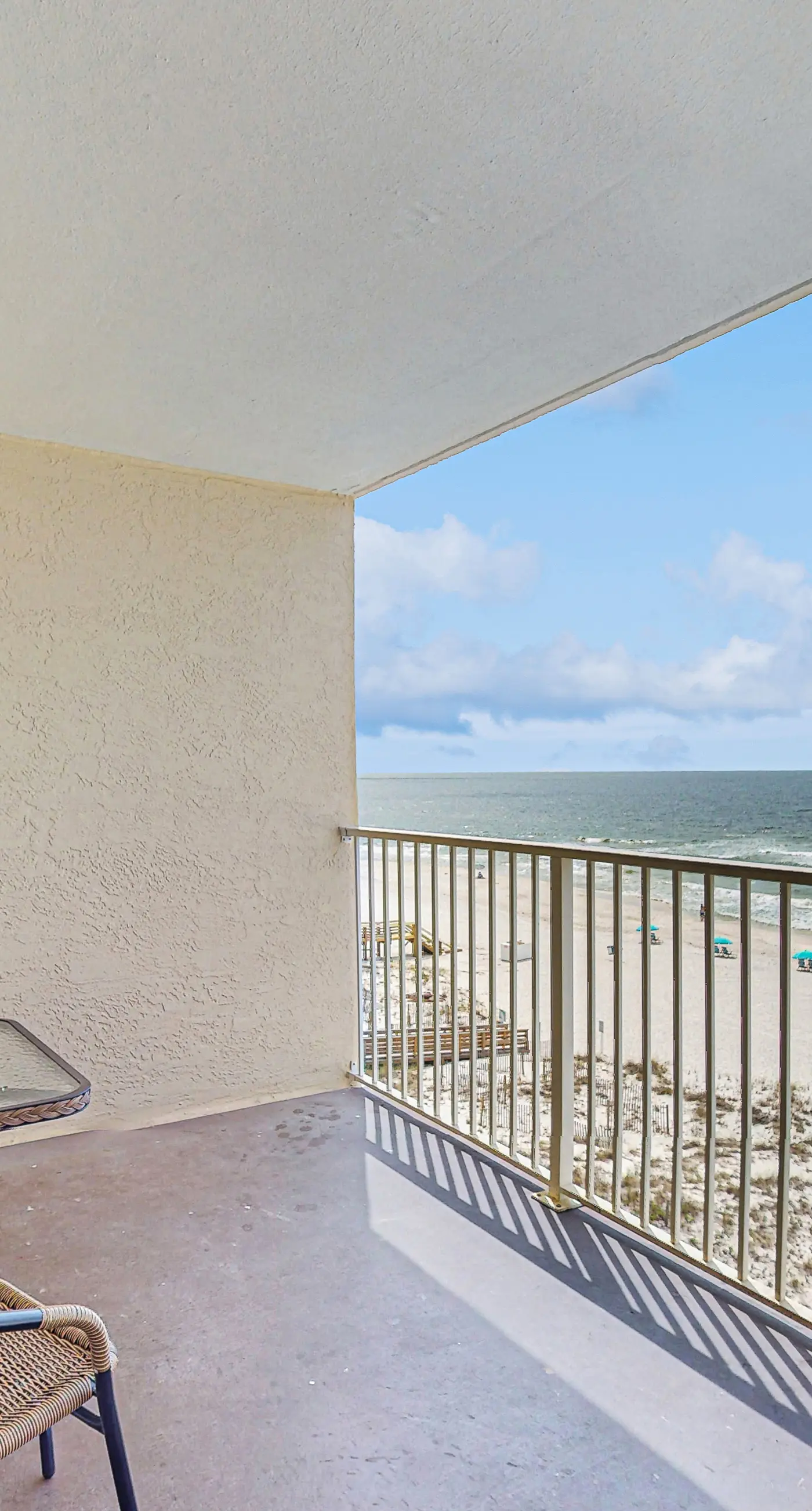 Gulf-front 5th-floor condo with balcony, pool & beach access - snowbird-friendly