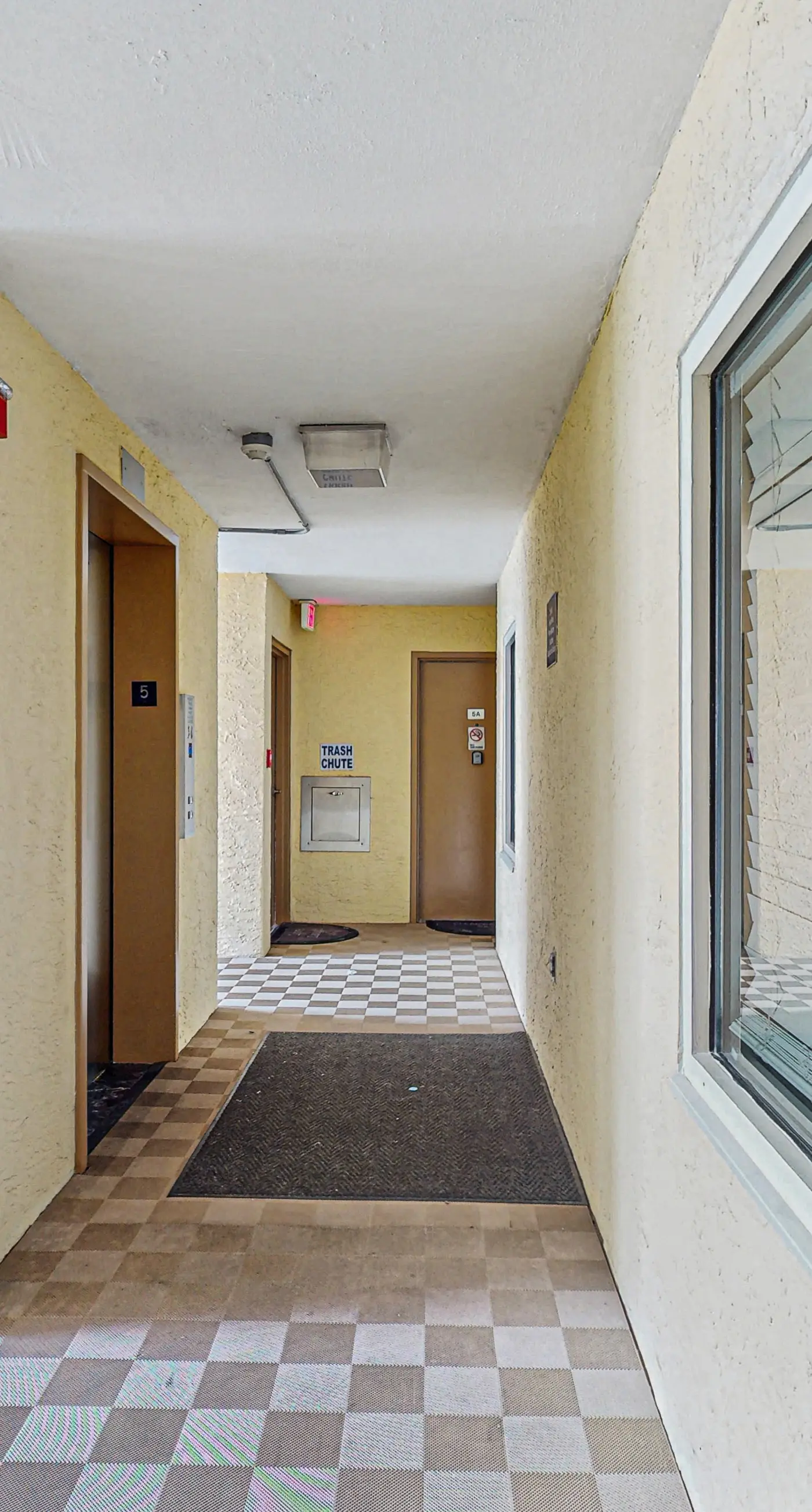 Gulf-front 5th-floor condo with balcony, pool & beach access - snowbird-friendly