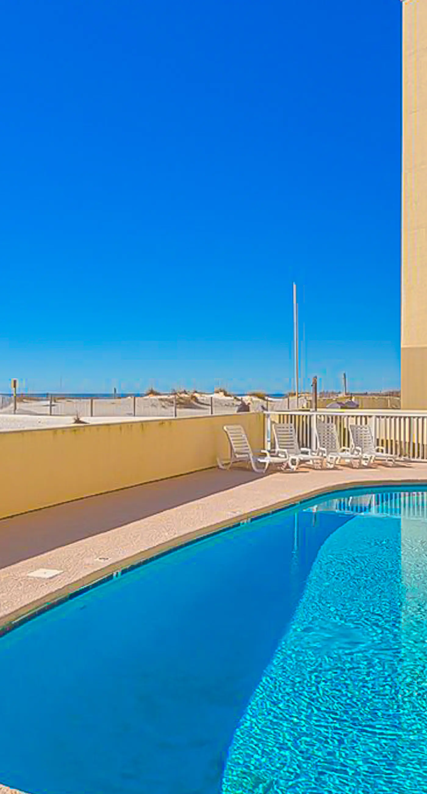 Gulf-front 5th-floor condo with balcony, pool & beach access - snowbird-friendly