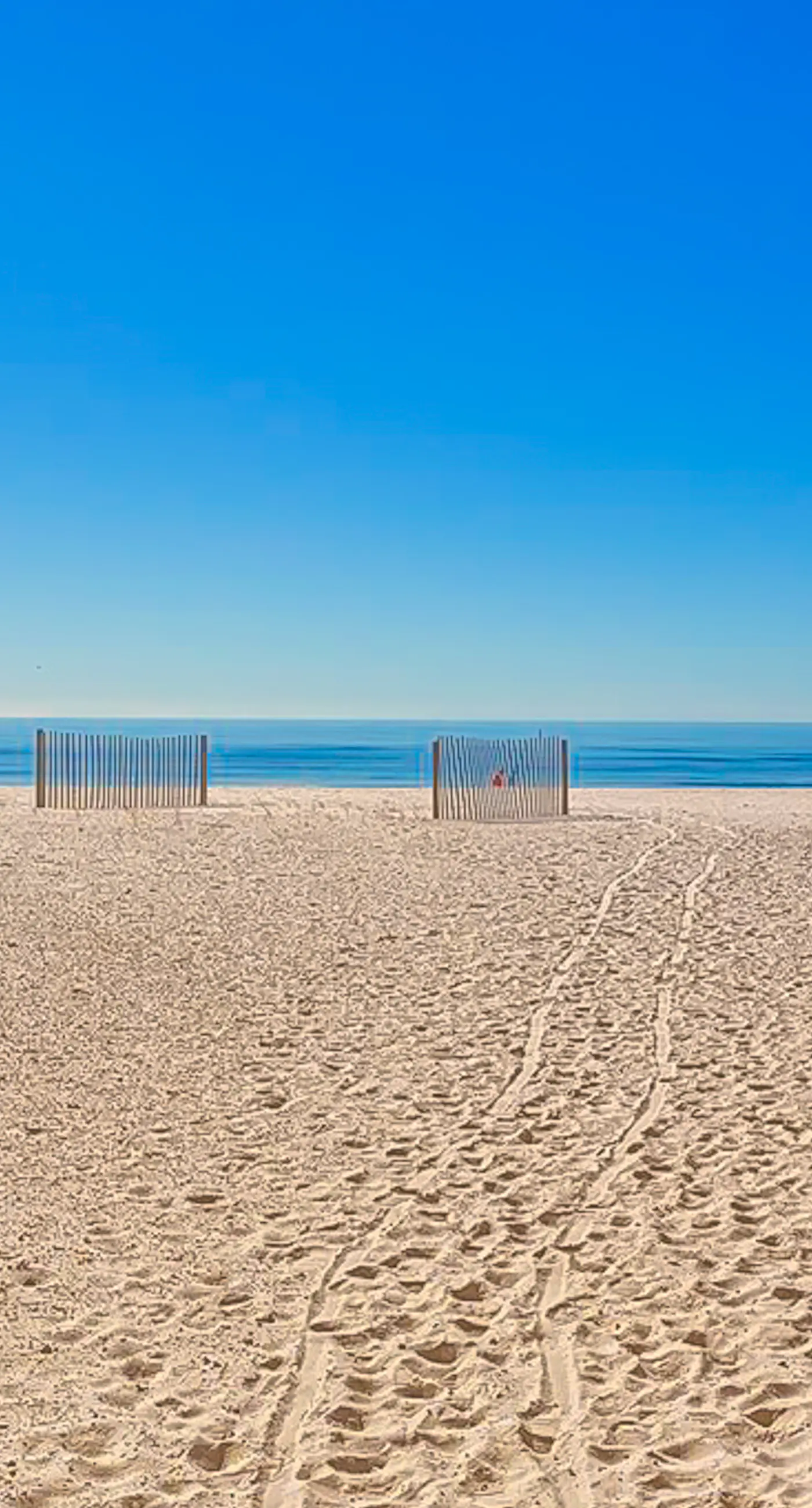 Gulf-front 5th-floor condo with balcony, pool & beach access - snowbird-friendly