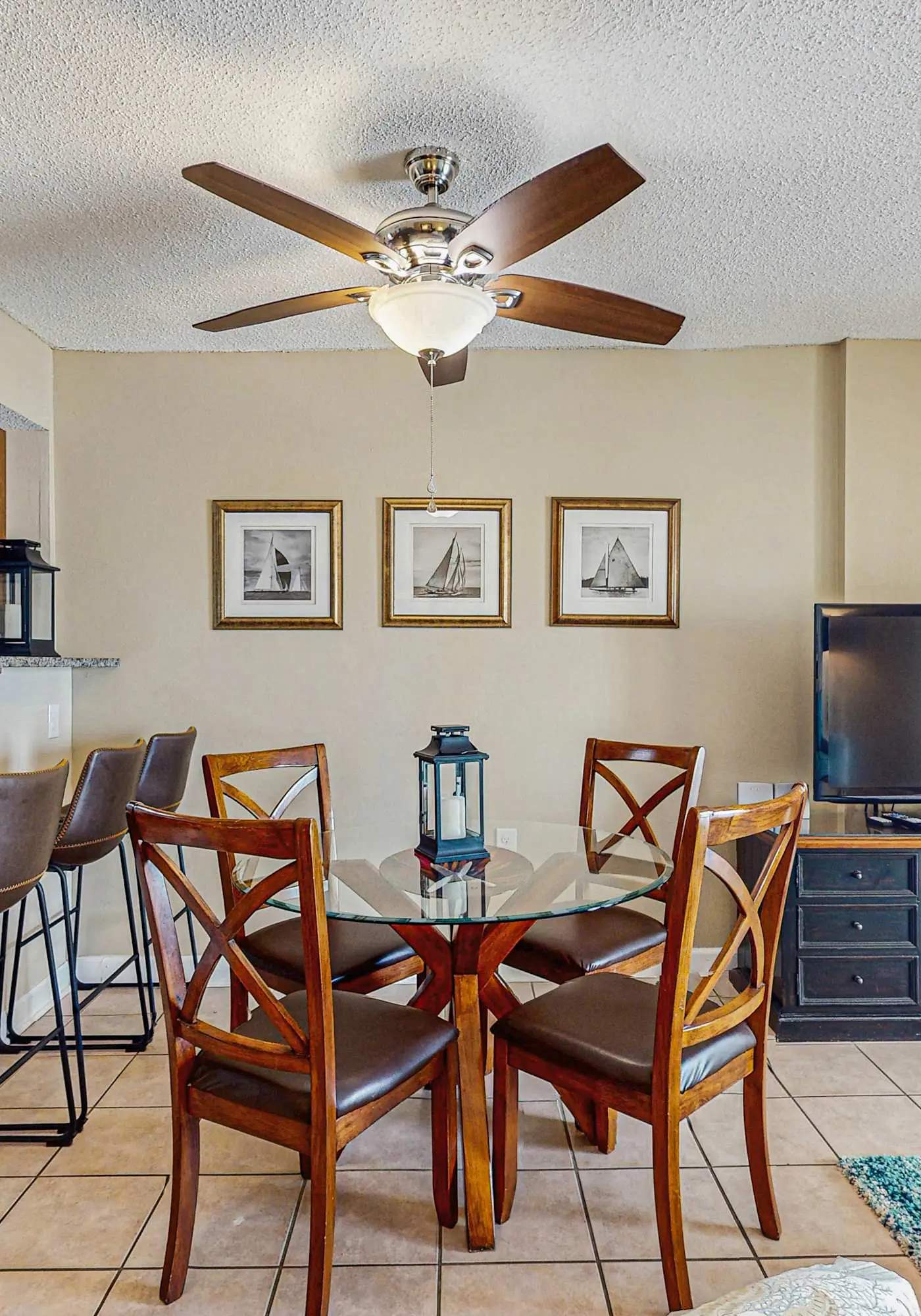 Gulf-front 5th-floor condo with balcony, pool & beach access - snowbird-friendly