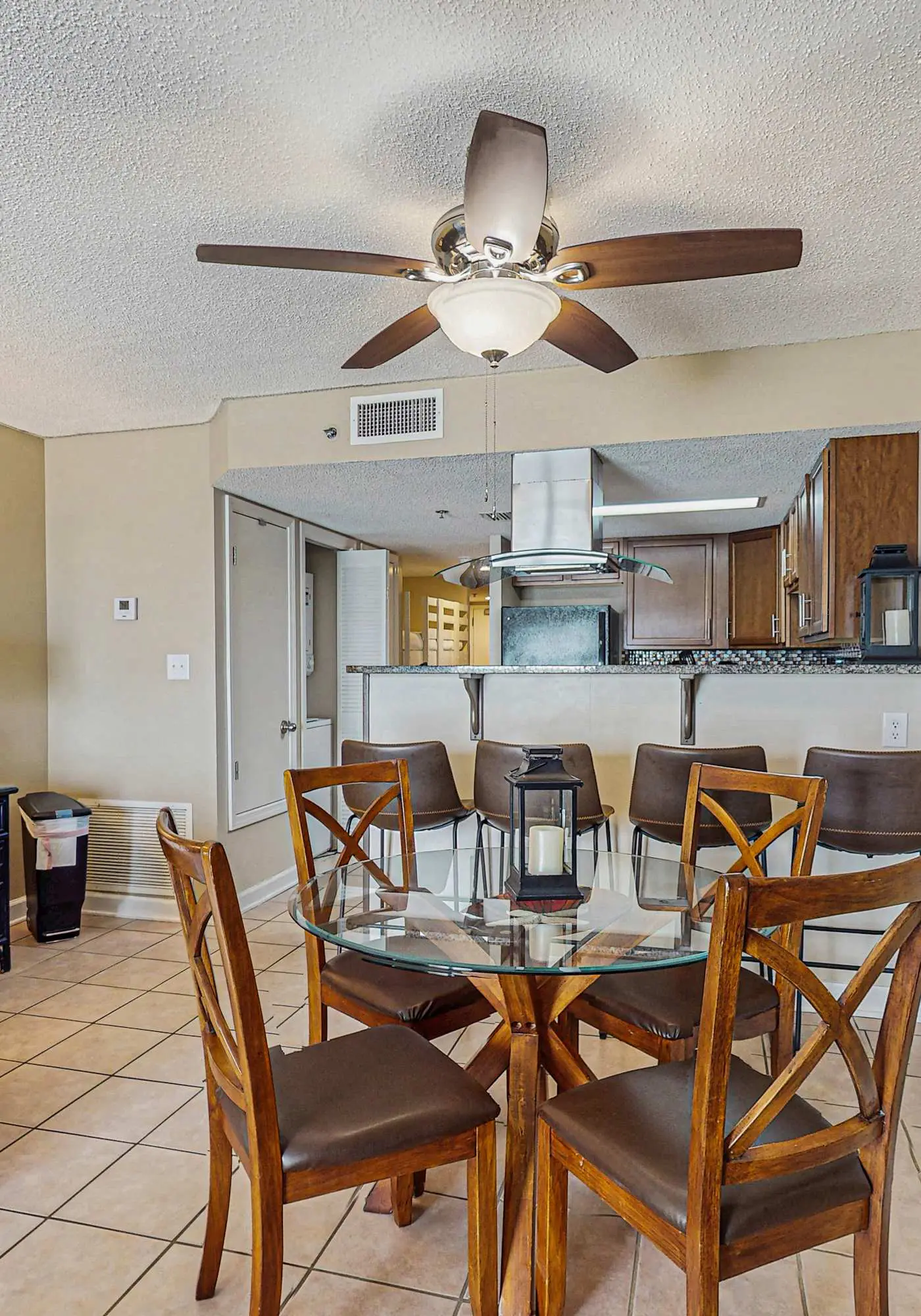 Gulf-front 5th-floor condo with balcony, pool & beach access - snowbird-friendly