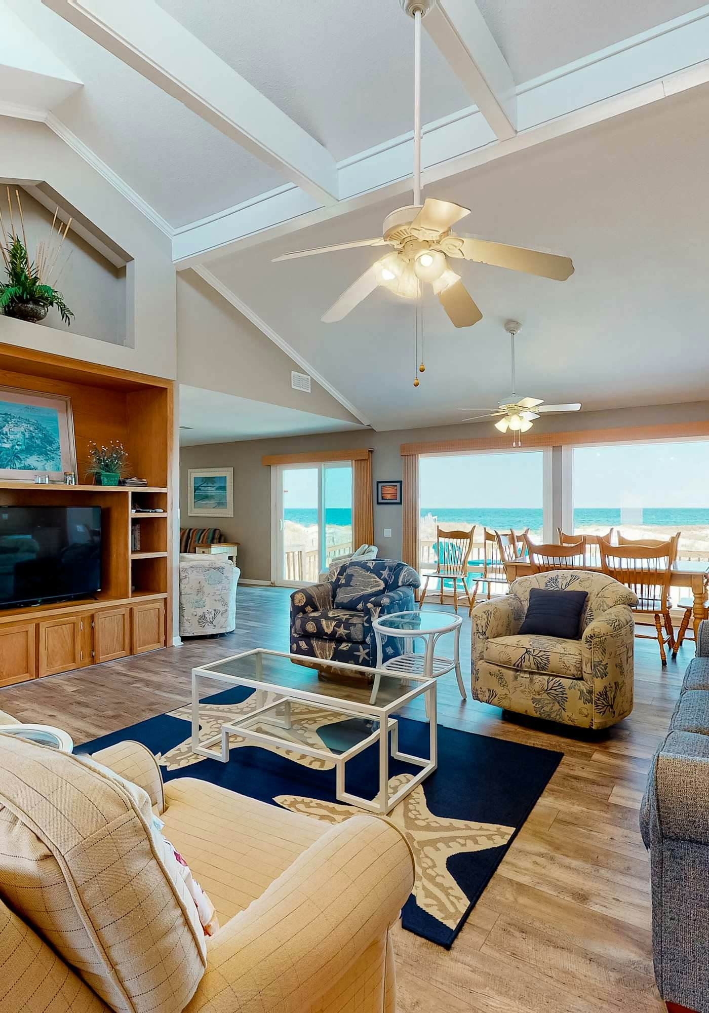 Gulf-Front Home with Great Views, Balcony, AC, dog friendly!