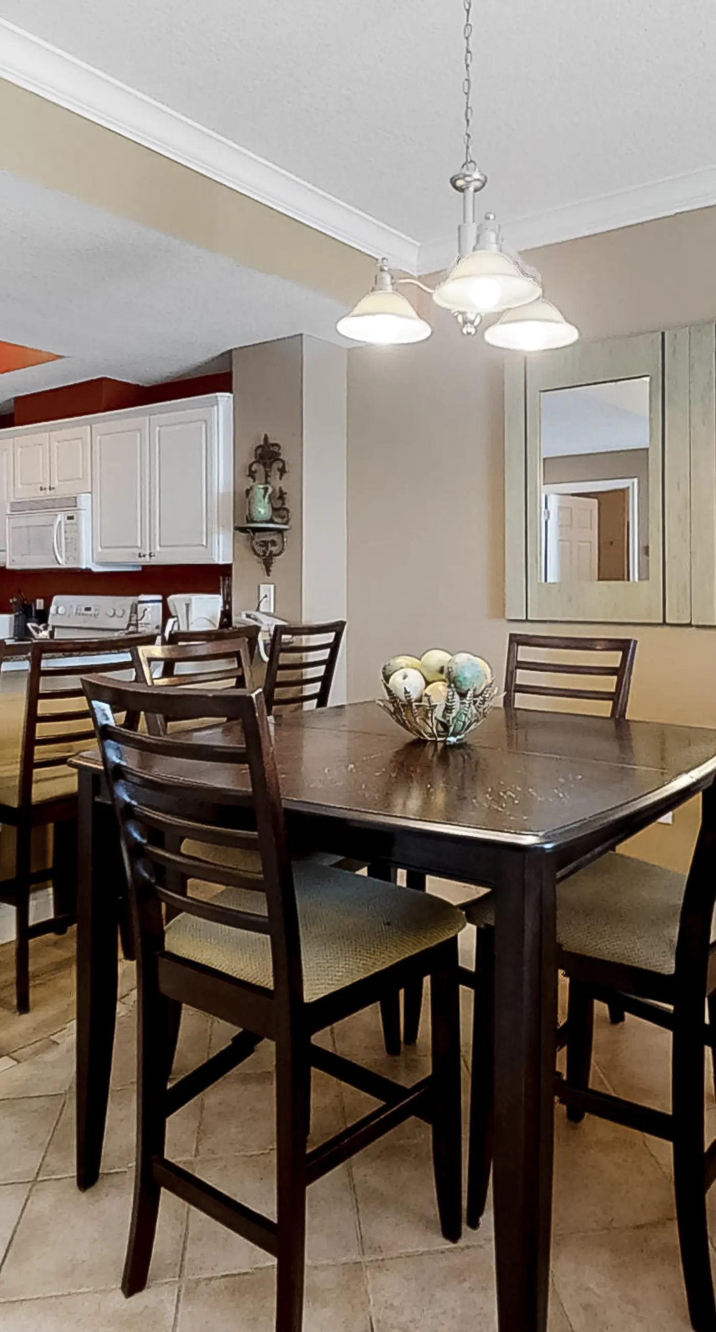 Waterfront Condo with balcony, pool, hot tub, sauna & AC