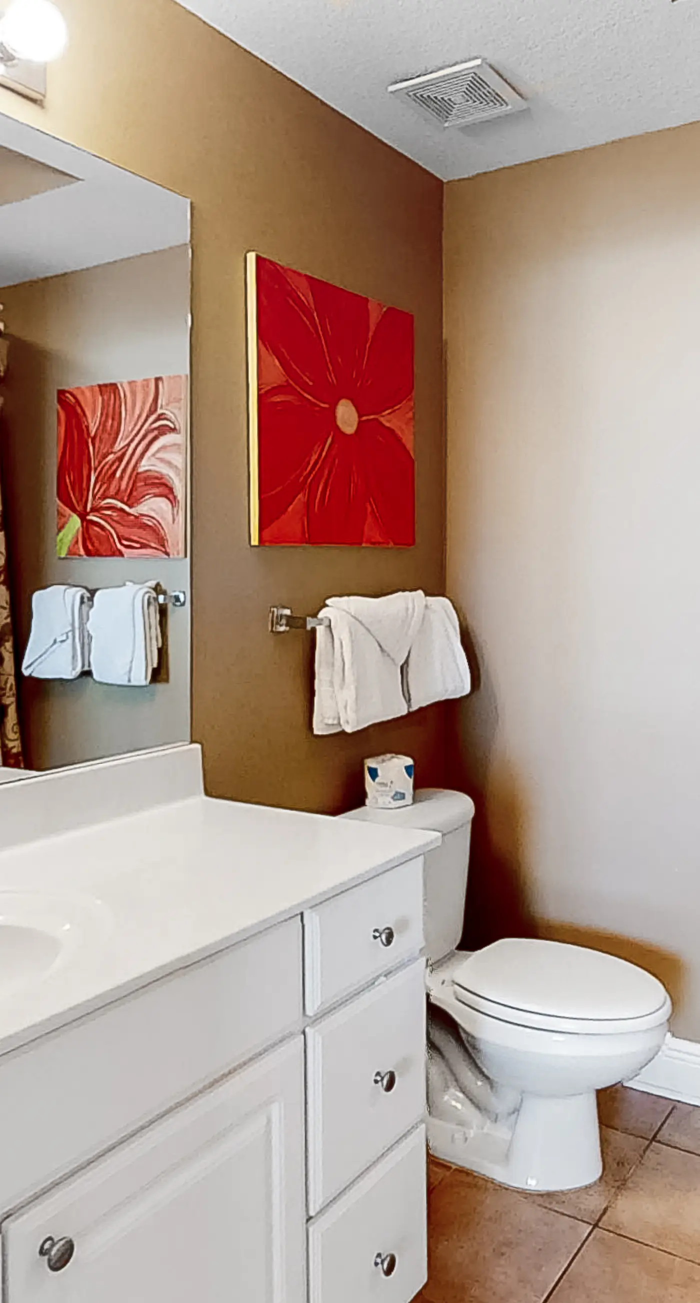 Waterfront Condo with balcony, pool, hot tub, sauna & AC