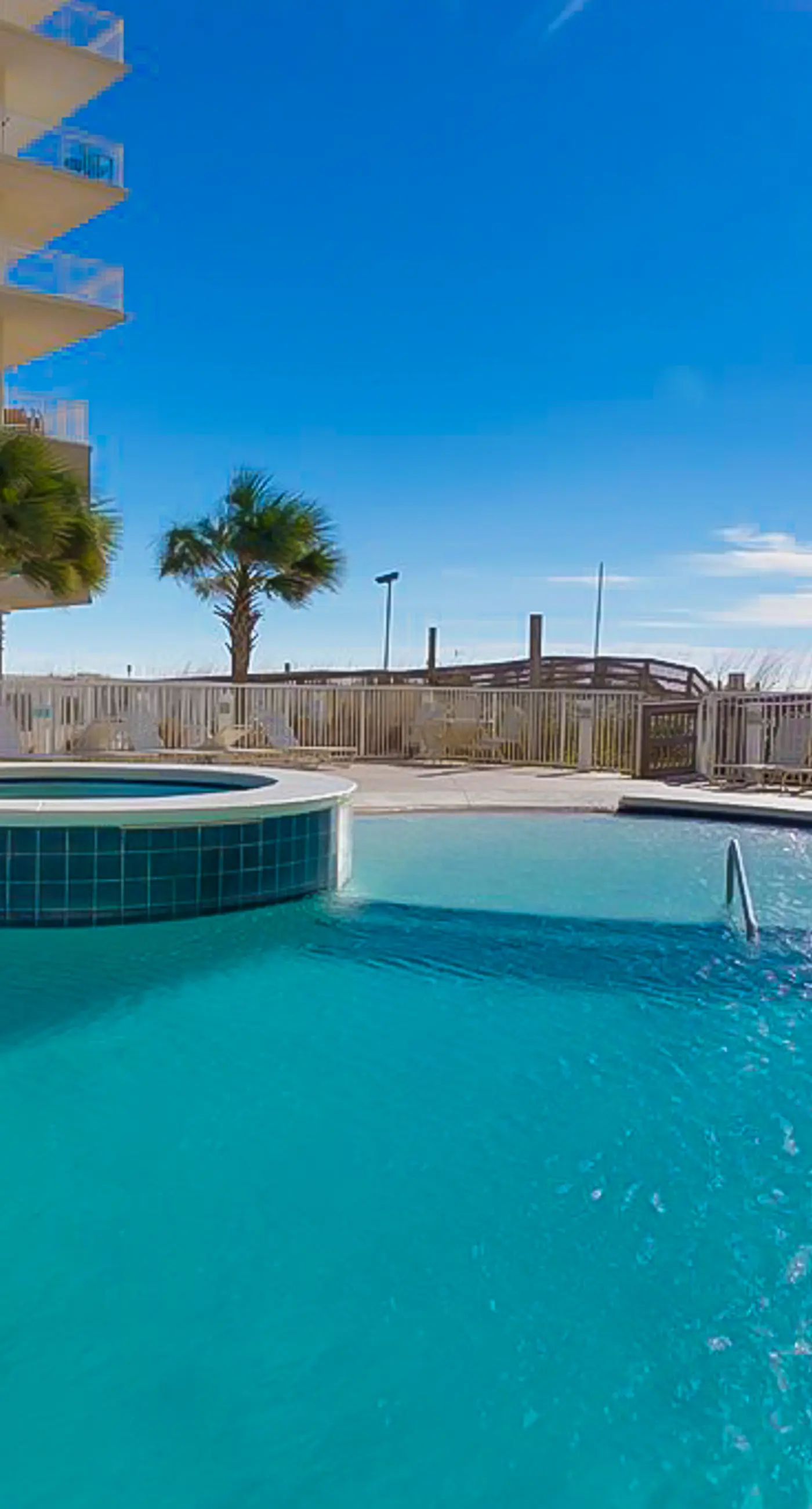 Waterfront Condo with balcony, pool, hot tub, sauna & AC