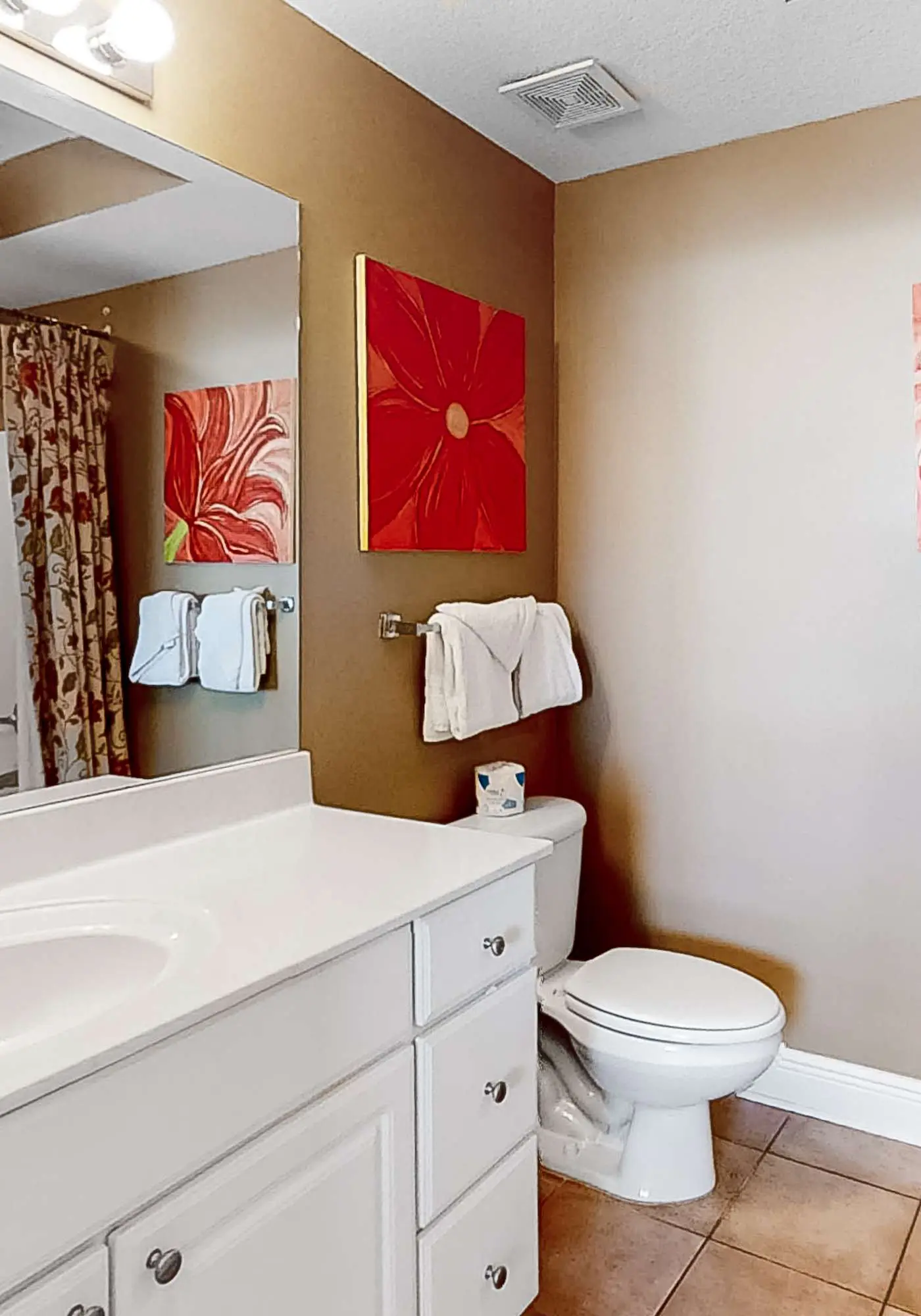 Waterfront Condo with balcony, pool, hot tub, sauna & AC