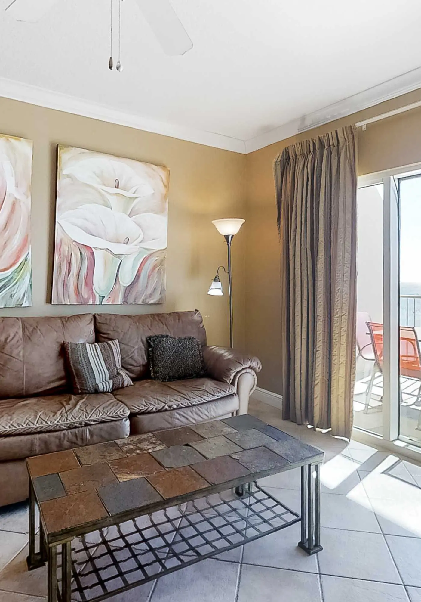 Waterfront Condo with balcony, pool, hot tub, sauna & AC