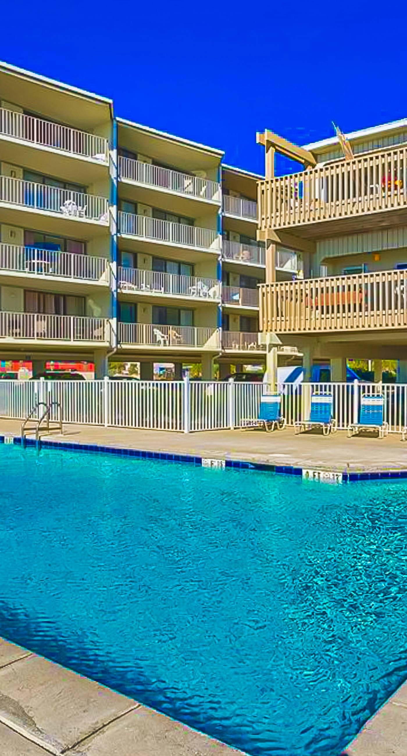 Top-floor beachfront condo with Gulf-view balcony, pool & beach access