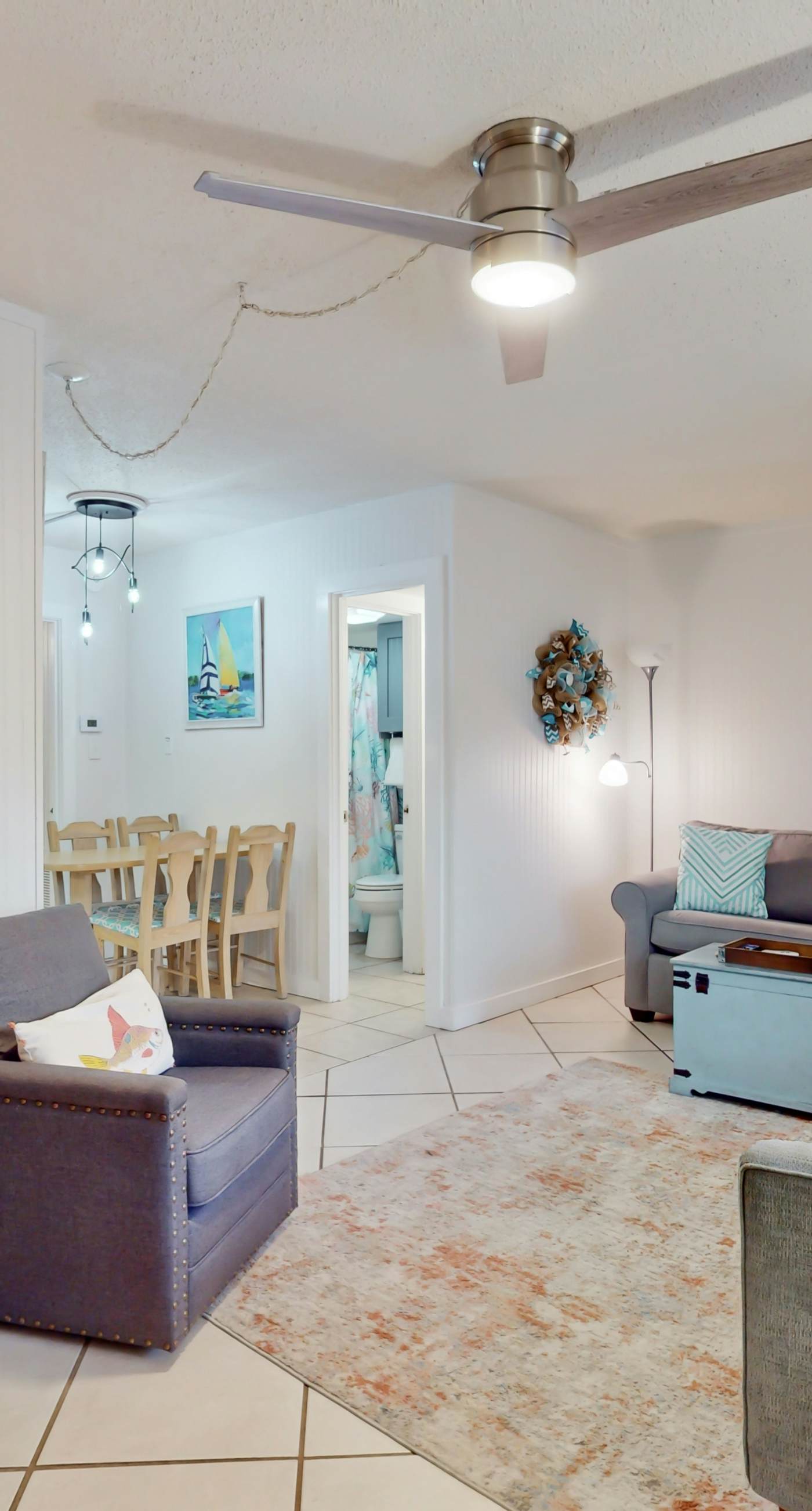 Top-floor beachfront condo with Gulf-view balcony, pool & beach access