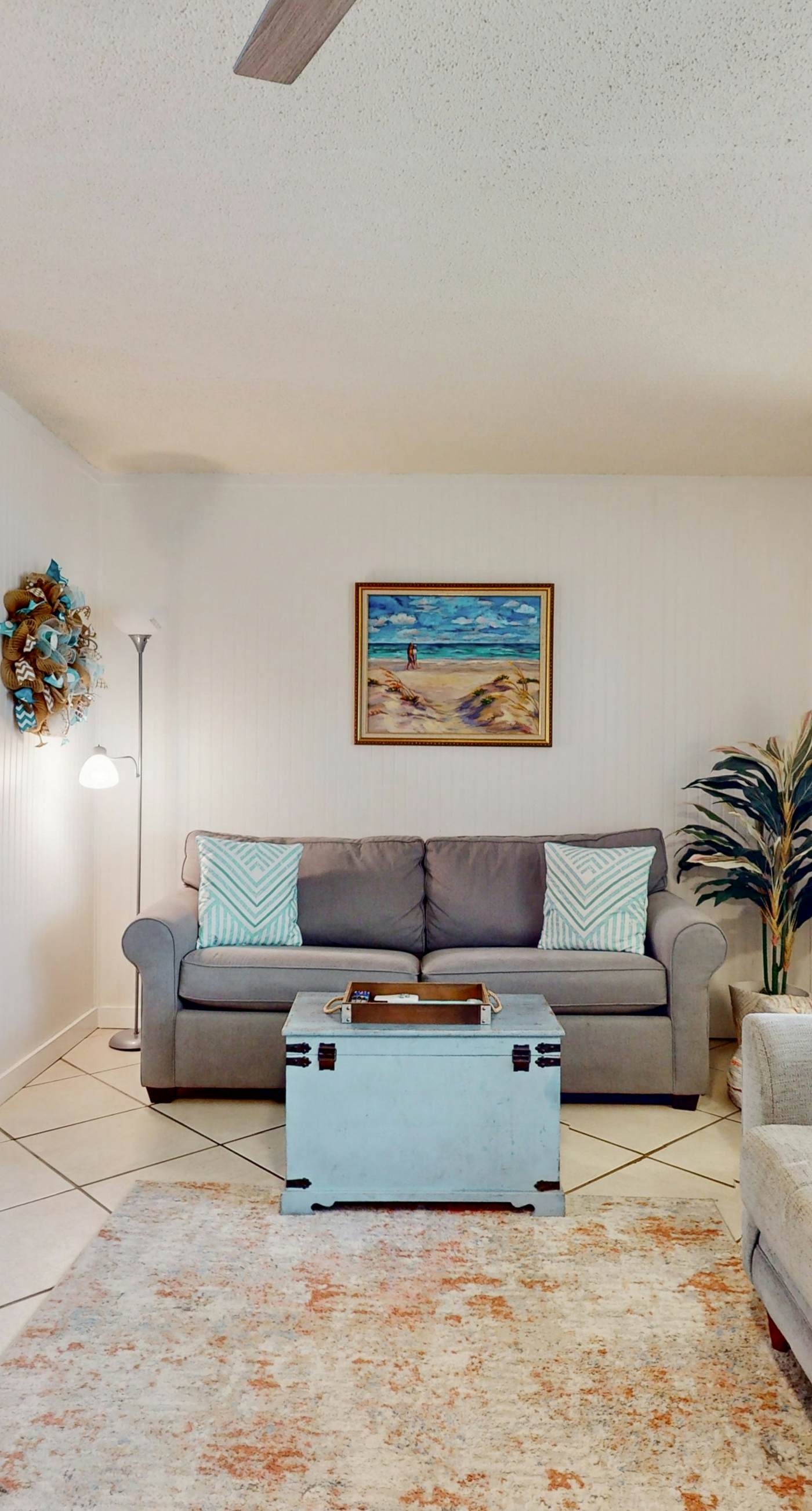 Top-floor beachfront condo with Gulf-view balcony, pool & beach access