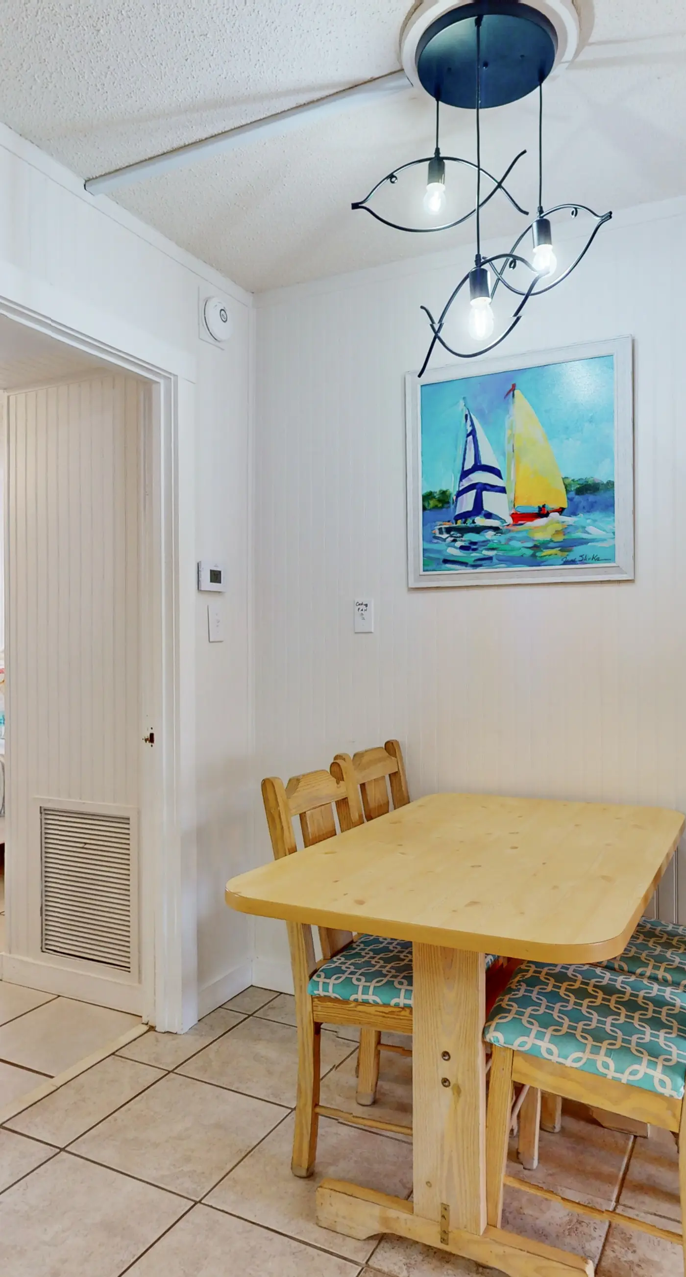 Top-floor beachfront condo with Gulf-view balcony, pool & beach access