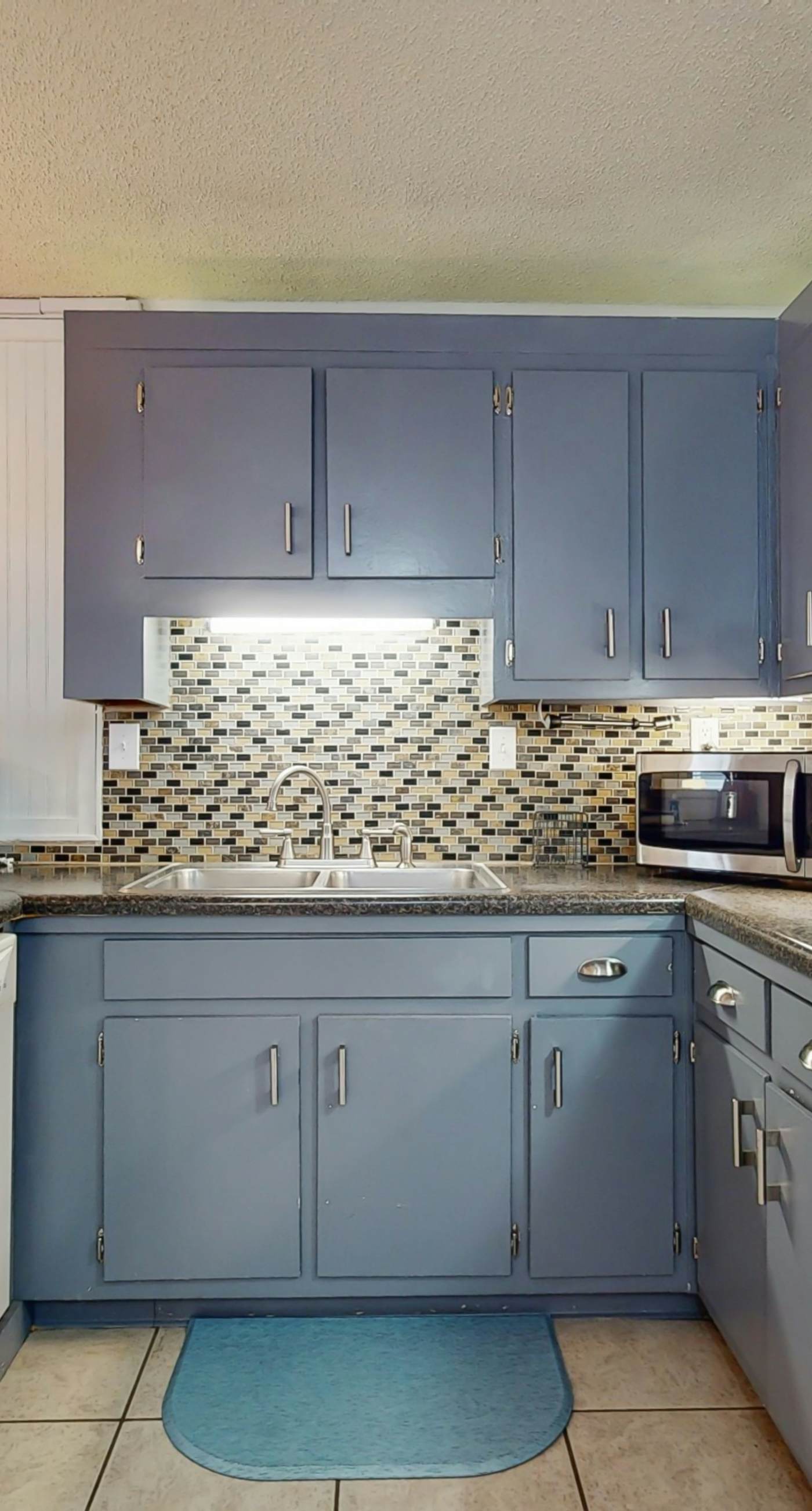 Top-floor beachfront condo with Gulf-view balcony, pool & beach access