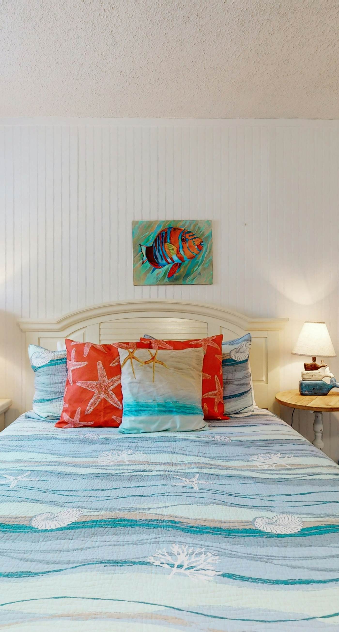 Top-floor beachfront condo with Gulf-view balcony, pool & beach access