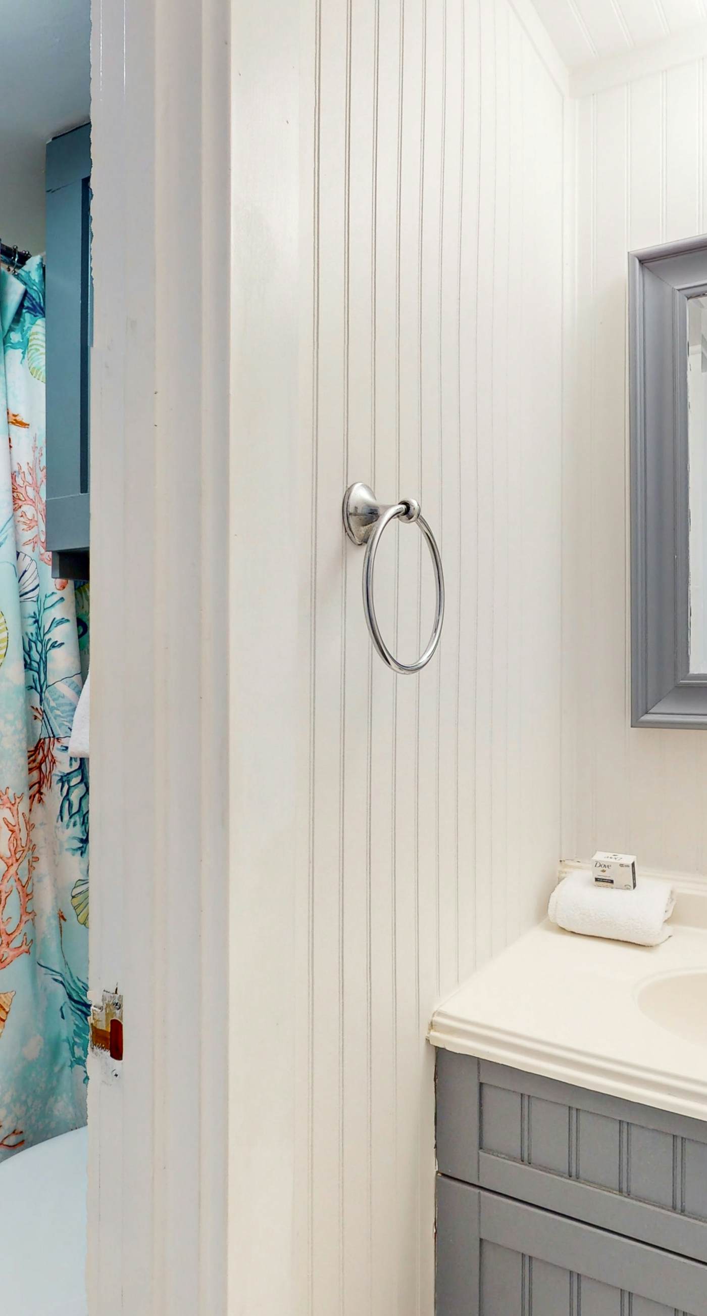 Top-floor beachfront condo with Gulf-view balcony, pool & beach access