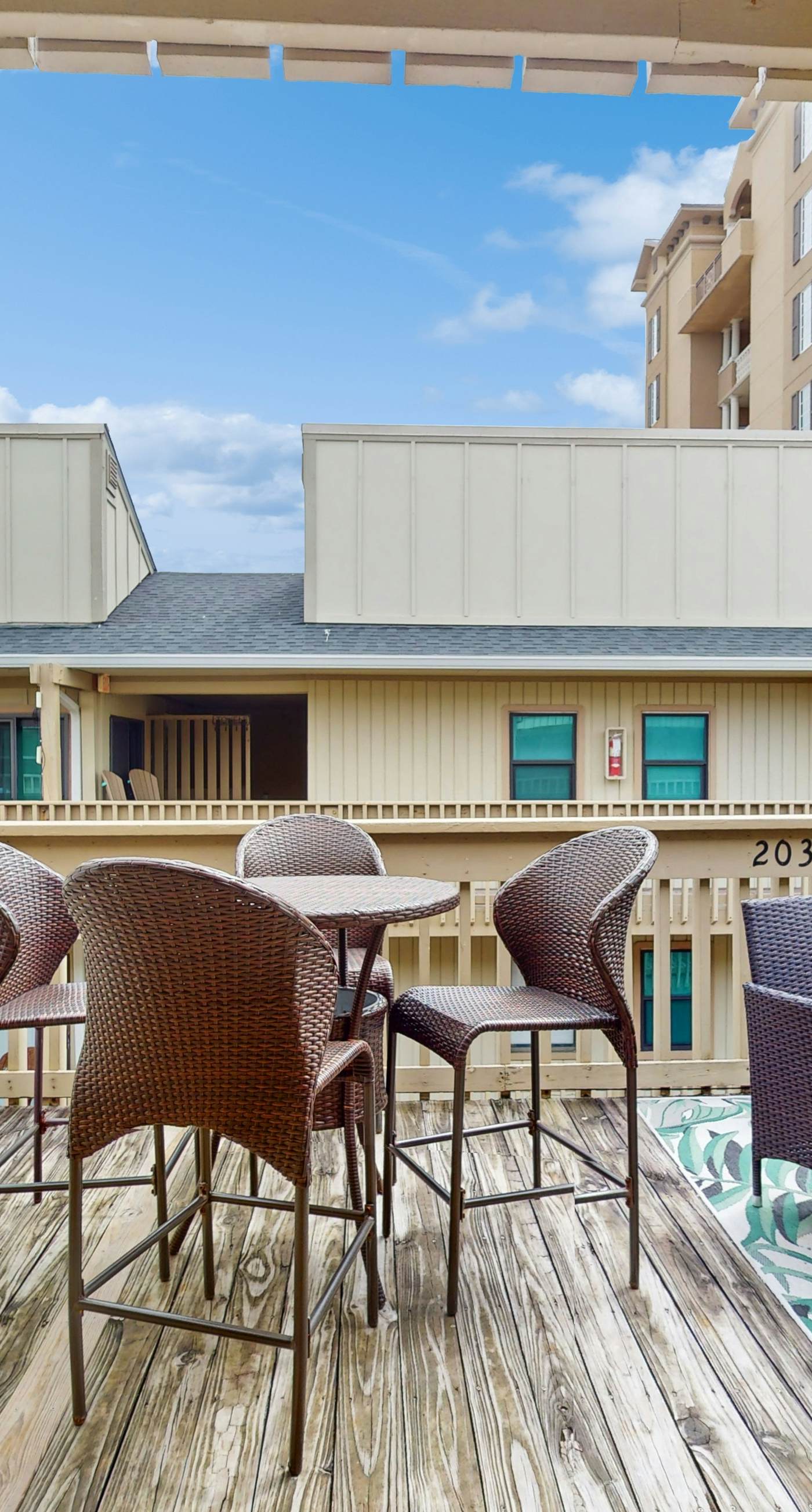 Top-floor beachfront condo with Gulf-view balcony, pool & beach access