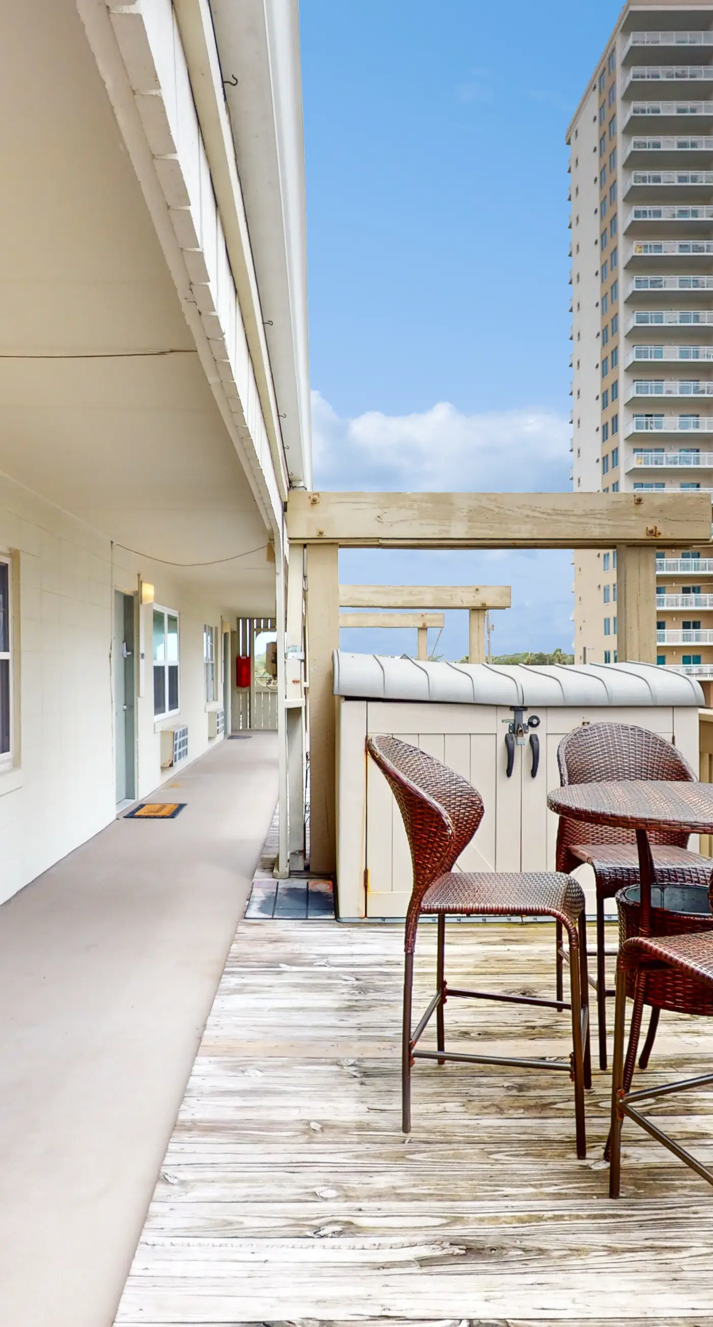 Top-floor beachfront condo with Gulf-view balcony, pool & beach access