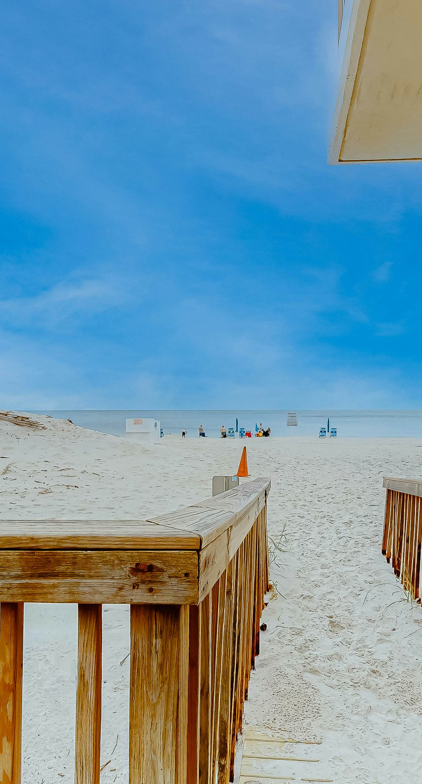 Top-floor beachfront condo with Gulf-view balcony, pool & beach access