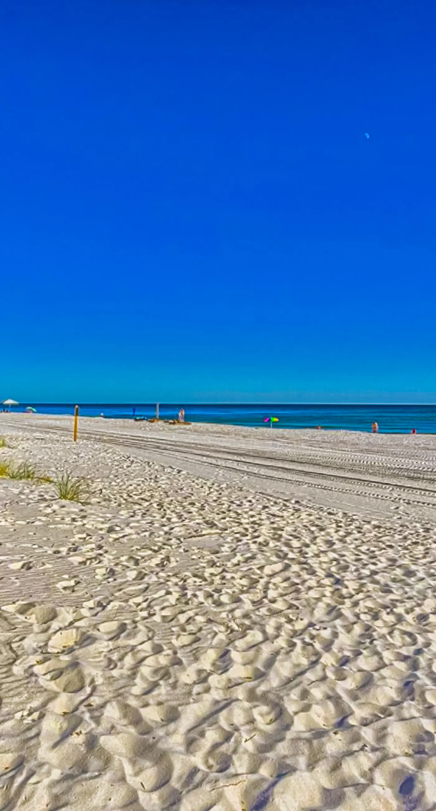 Top-floor beachfront condo with Gulf-view balcony, pool & beach access