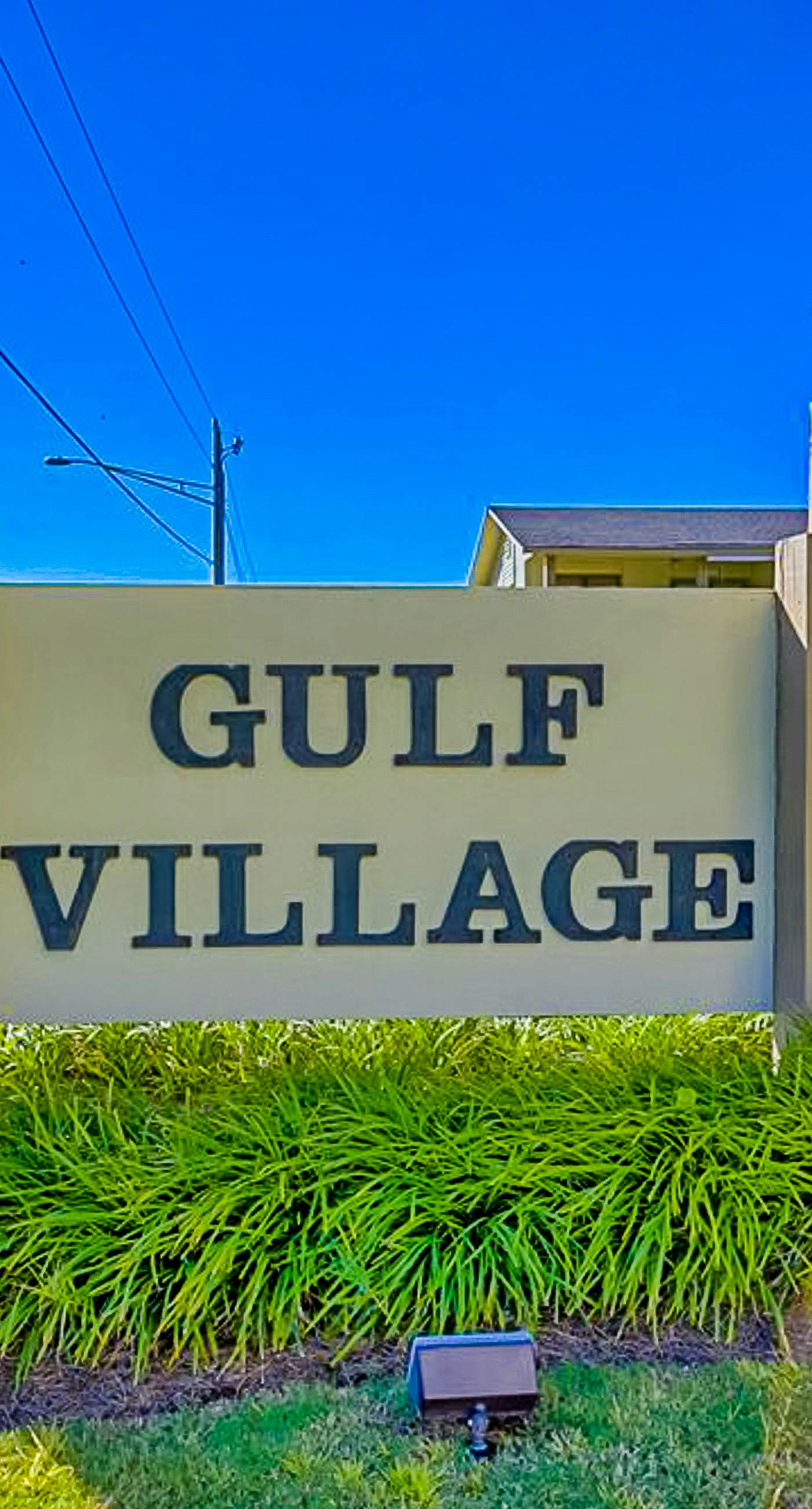 Top-floor beachfront condo with Gulf-view balcony, pool & beach access