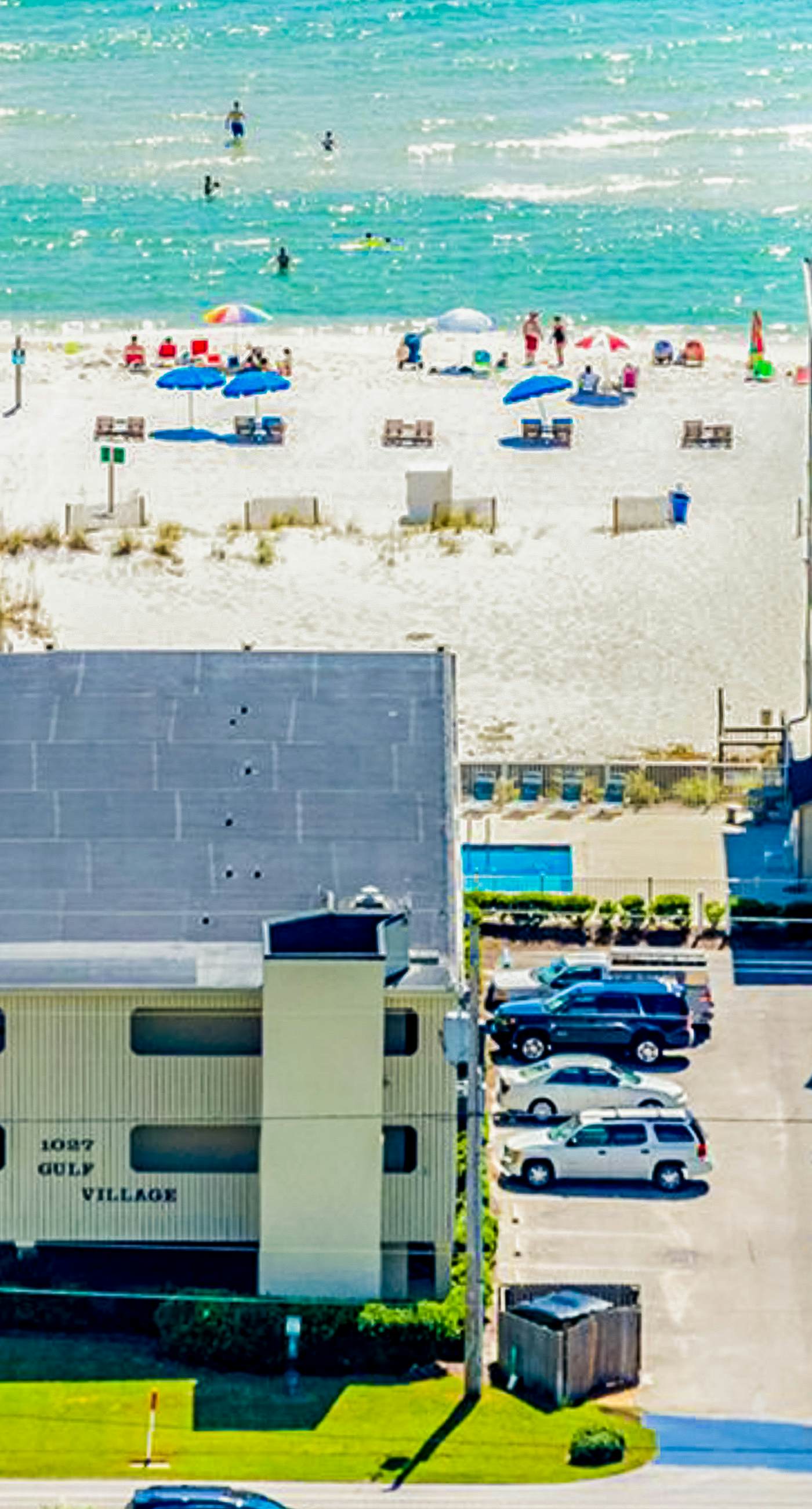 Top-floor beachfront condo with Gulf-view balcony, pool & beach access