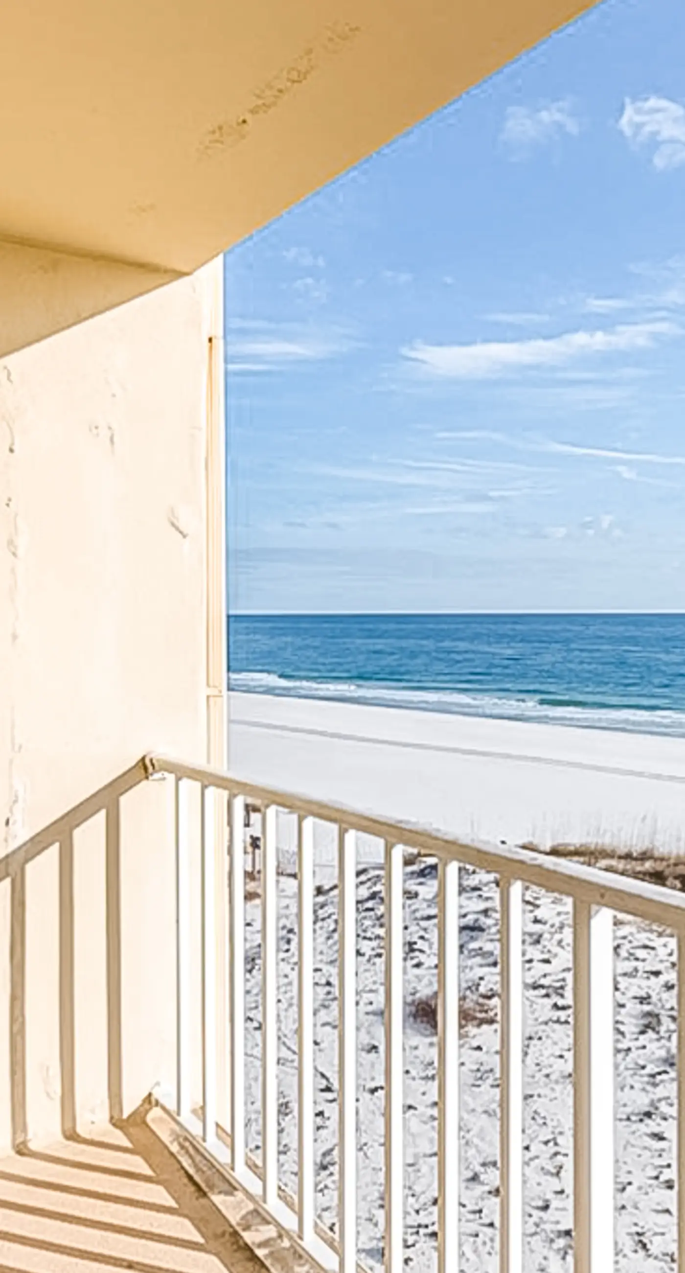 Gulf-Front Condo w Amazing View, Balcony, AC & Shared Pools Hot Tubs Gym