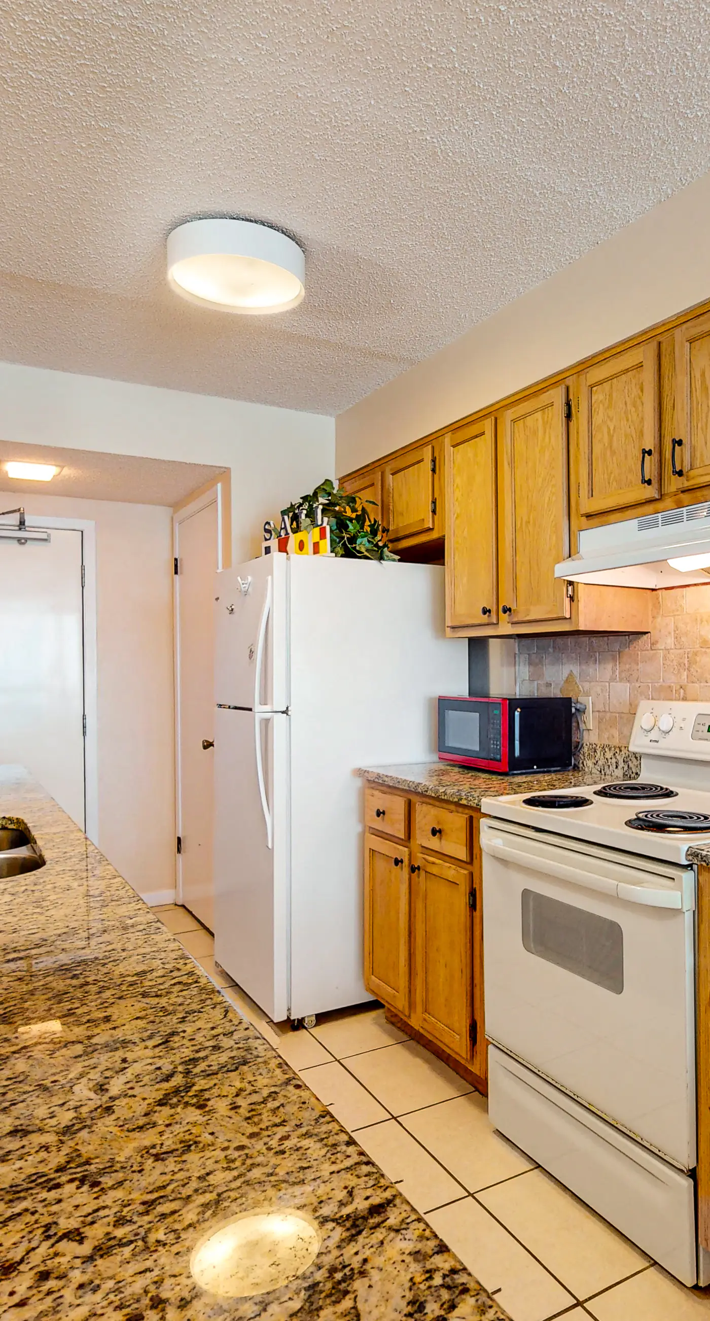 Gulf-Front Condo w Amazing View, Balcony, AC & Shared Pools Hot Tubs Gym