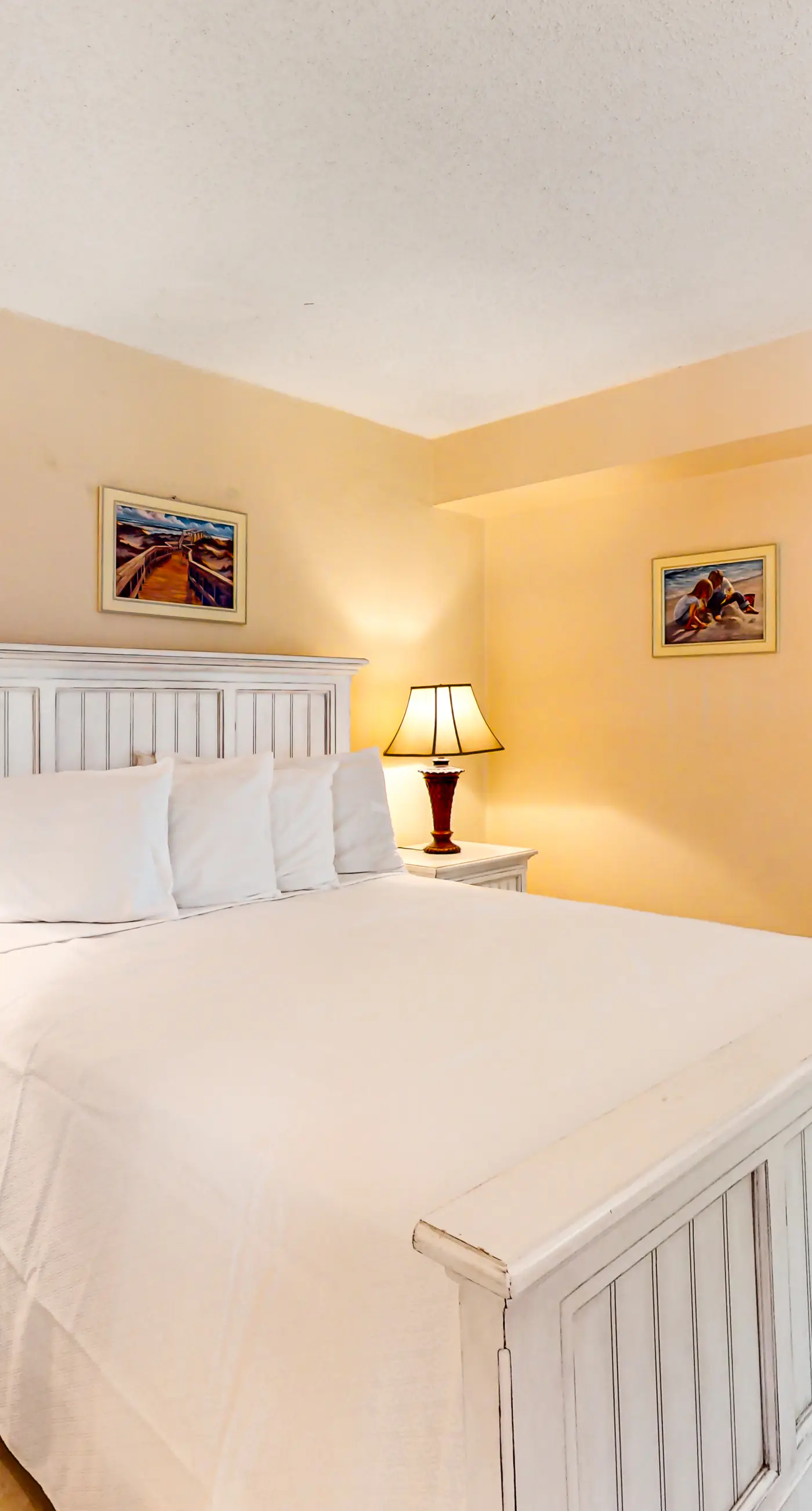 Gulf-Front Condo w Amazing View, Balcony, AC & Shared Pools Hot Tubs Gym