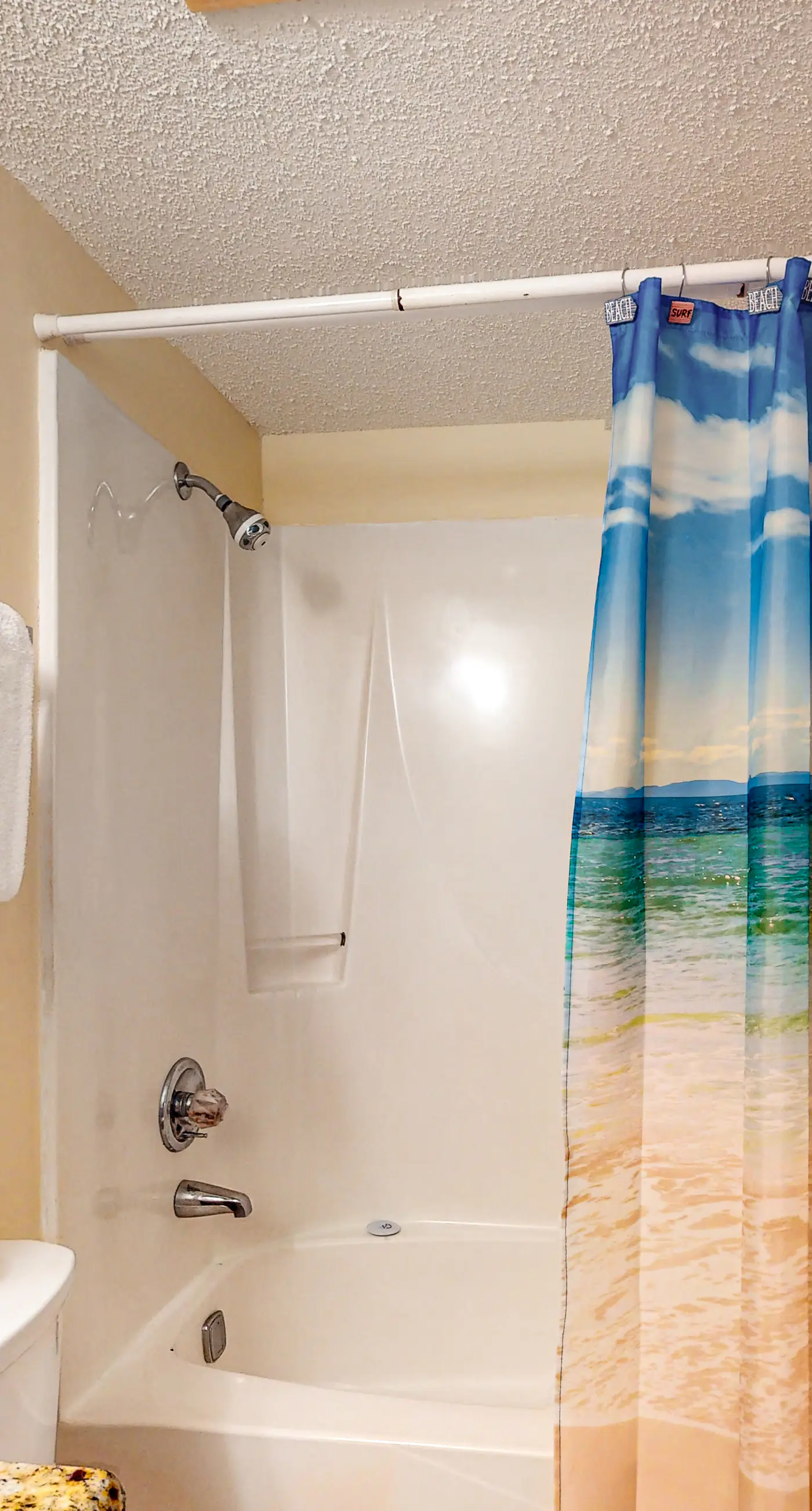 Gulf-Front Condo w Amazing View, Balcony, AC & Shared Pools Hot Tubs Gym