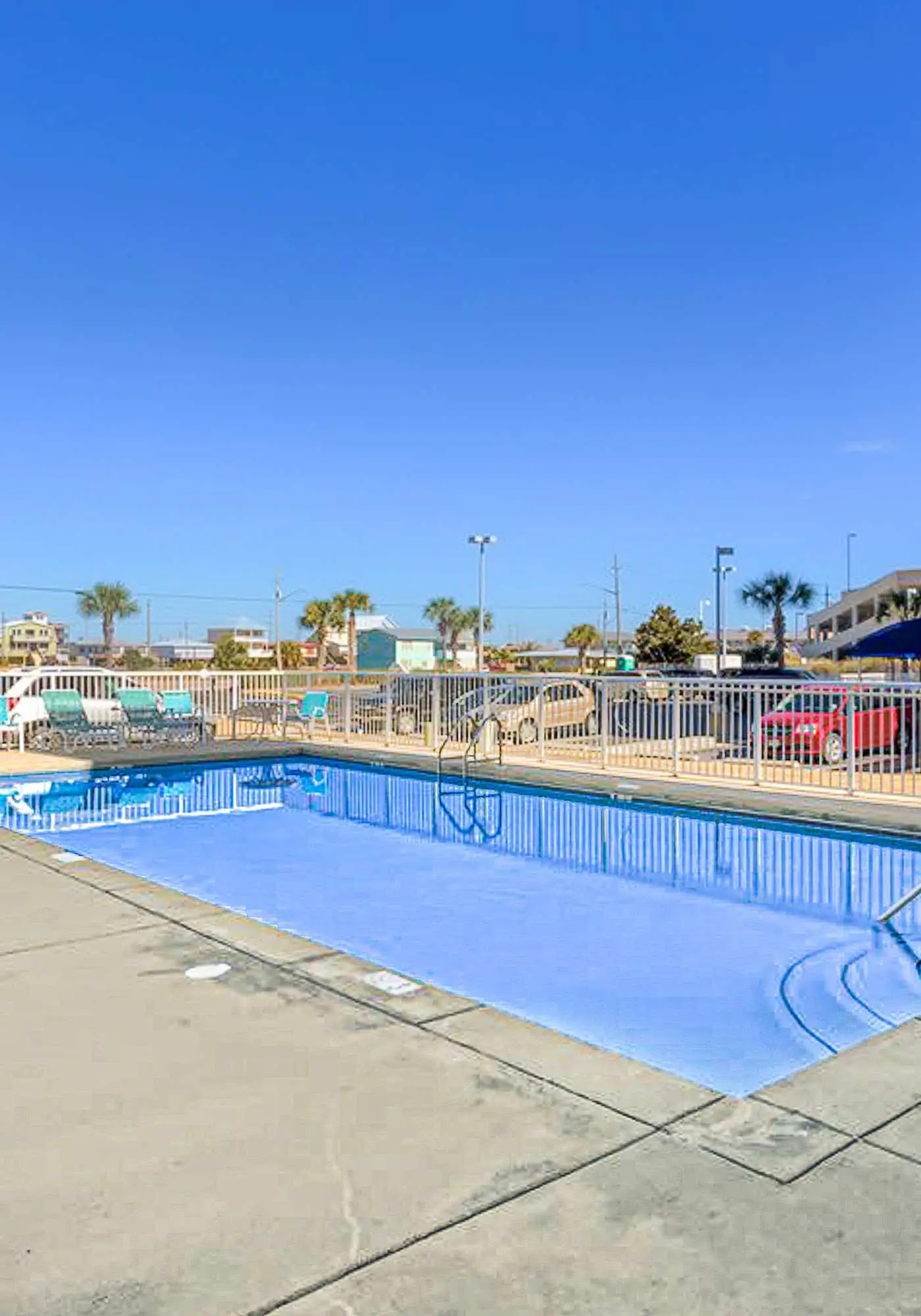 Gulf-Front Condo w Amazing View, Balcony, AC & Shared Pools Hot Tubs Gym