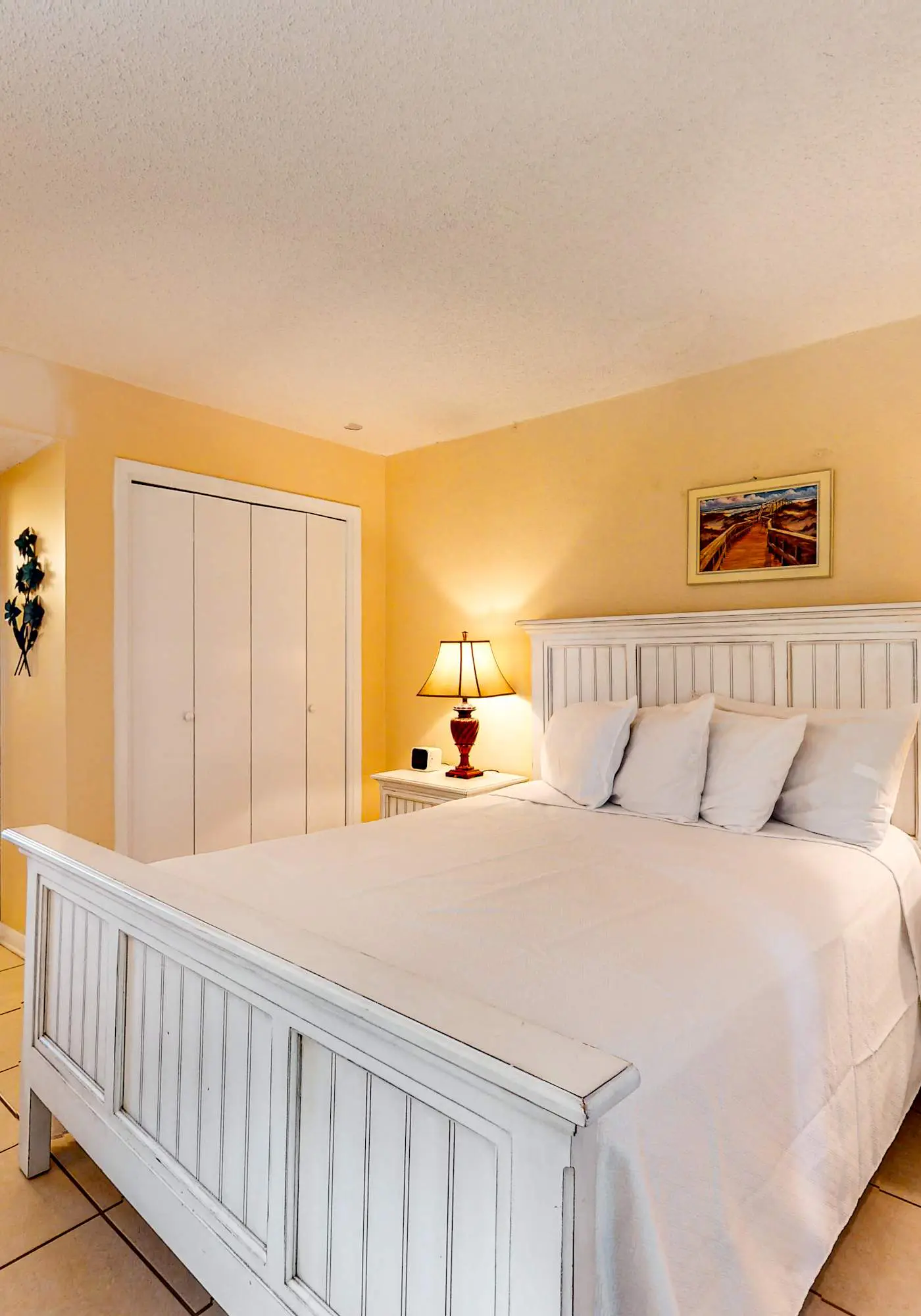 Gulf-Front Condo w Amazing View, Balcony, AC & Shared Pools Hot Tubs Gym