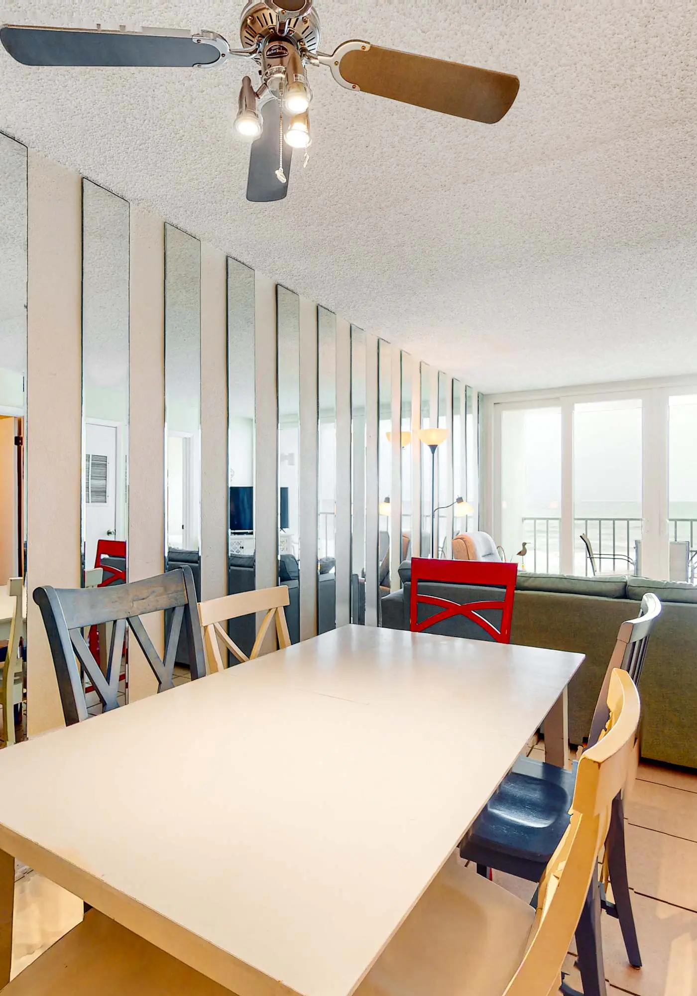 Gulf-Front Condo w Amazing View, Balcony, AC & Shared Pools Hot Tubs Gym