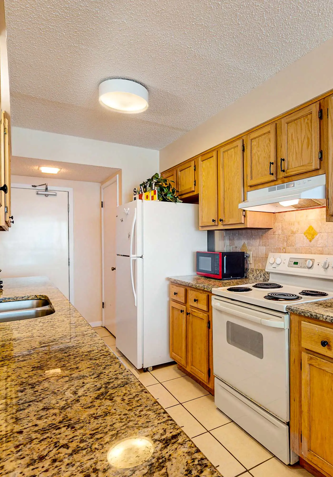 Gulf-Front Condo w Amazing View, Balcony, AC & Shared Pools Hot Tubs Gym