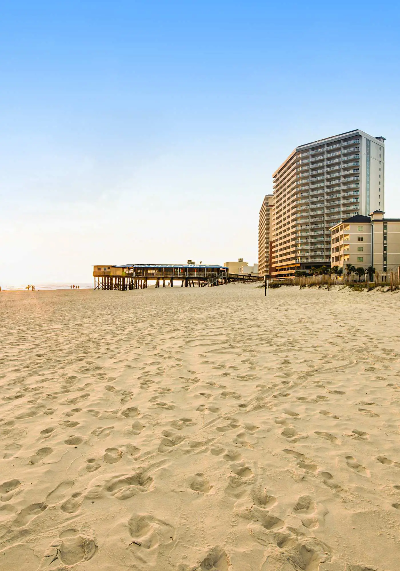 Gulf-Front Condo w Amazing View, Balcony, AC & Shared Pools Hot Tubs Gym